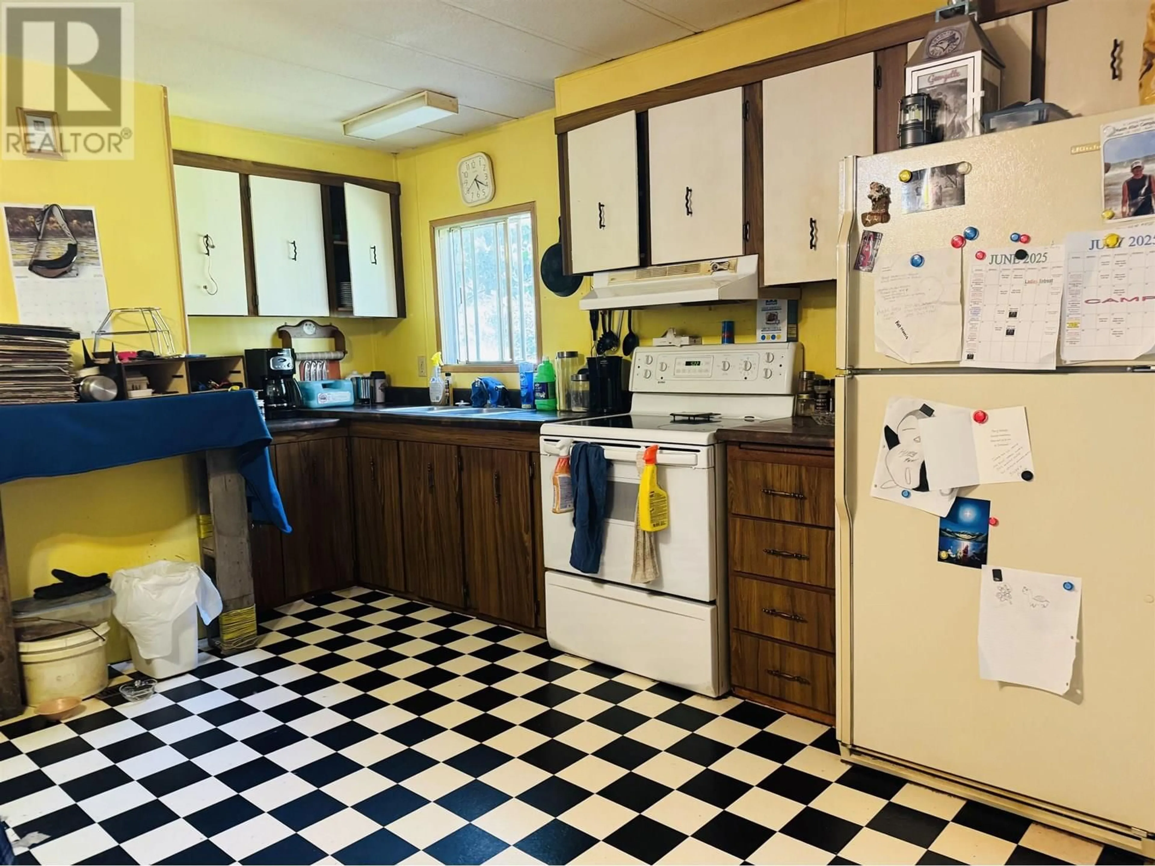 Standard kitchen, unknown for 244 JEFFERSON ROAD, 150 Mile House British Columbia V0K2G0