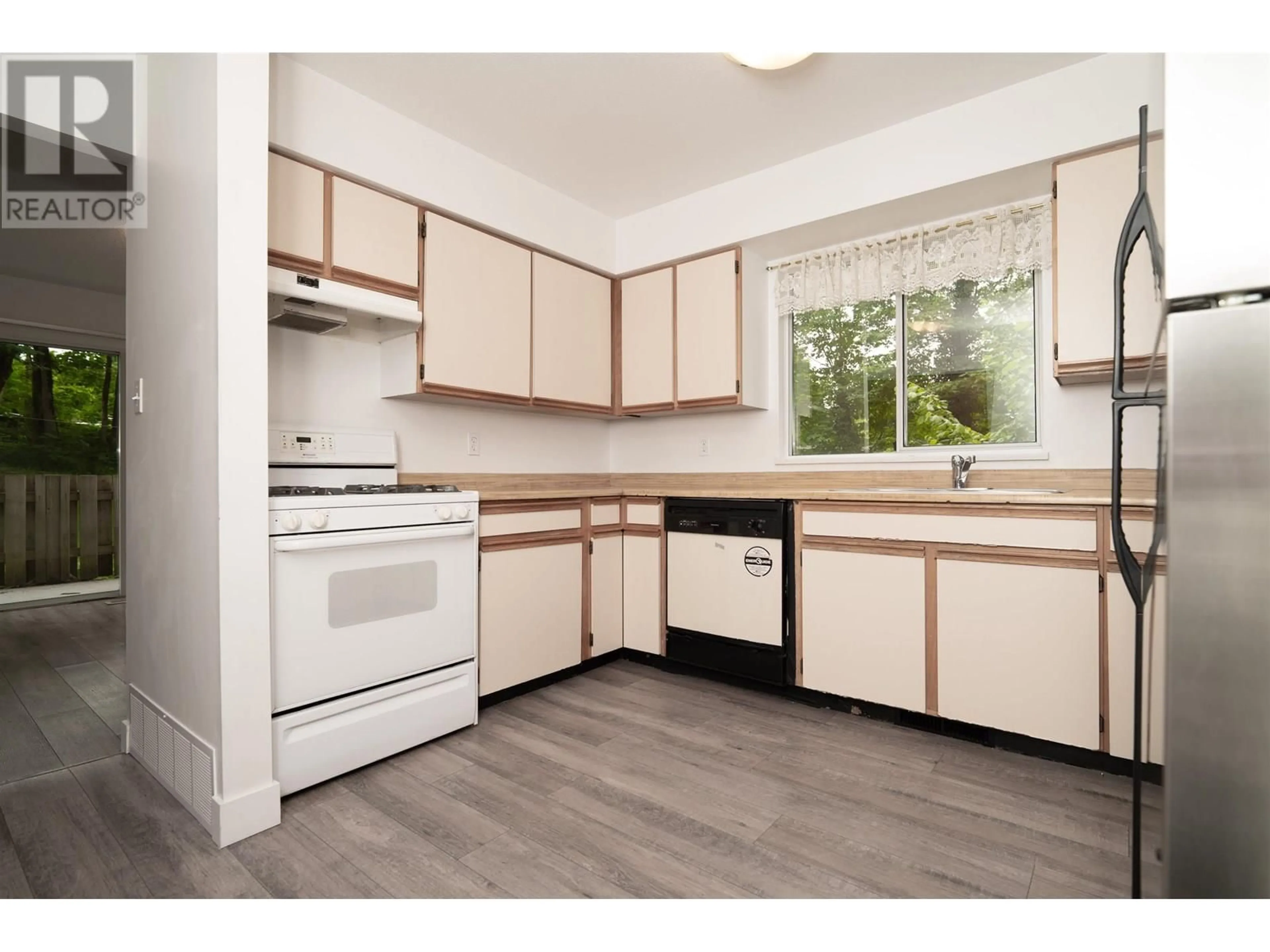 Standard kitchen, wood/laminate floor for 65 SEAVIEW DRIVE, Port Moody British Columbia V3H1N8