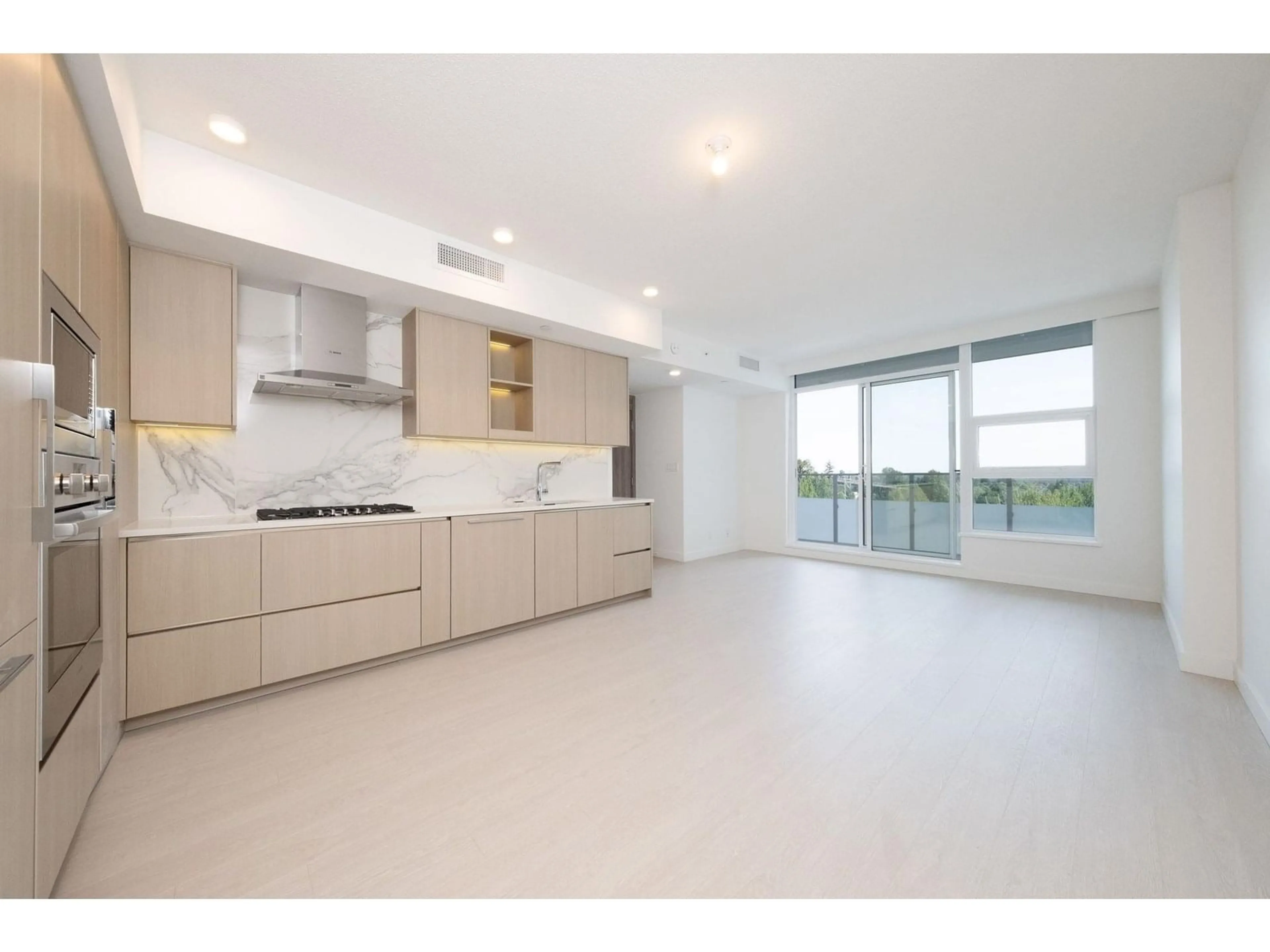 Open concept kitchen, ceramic/tile floor for 1104 - 13778 100, Surrey British Columbia V3T0V3