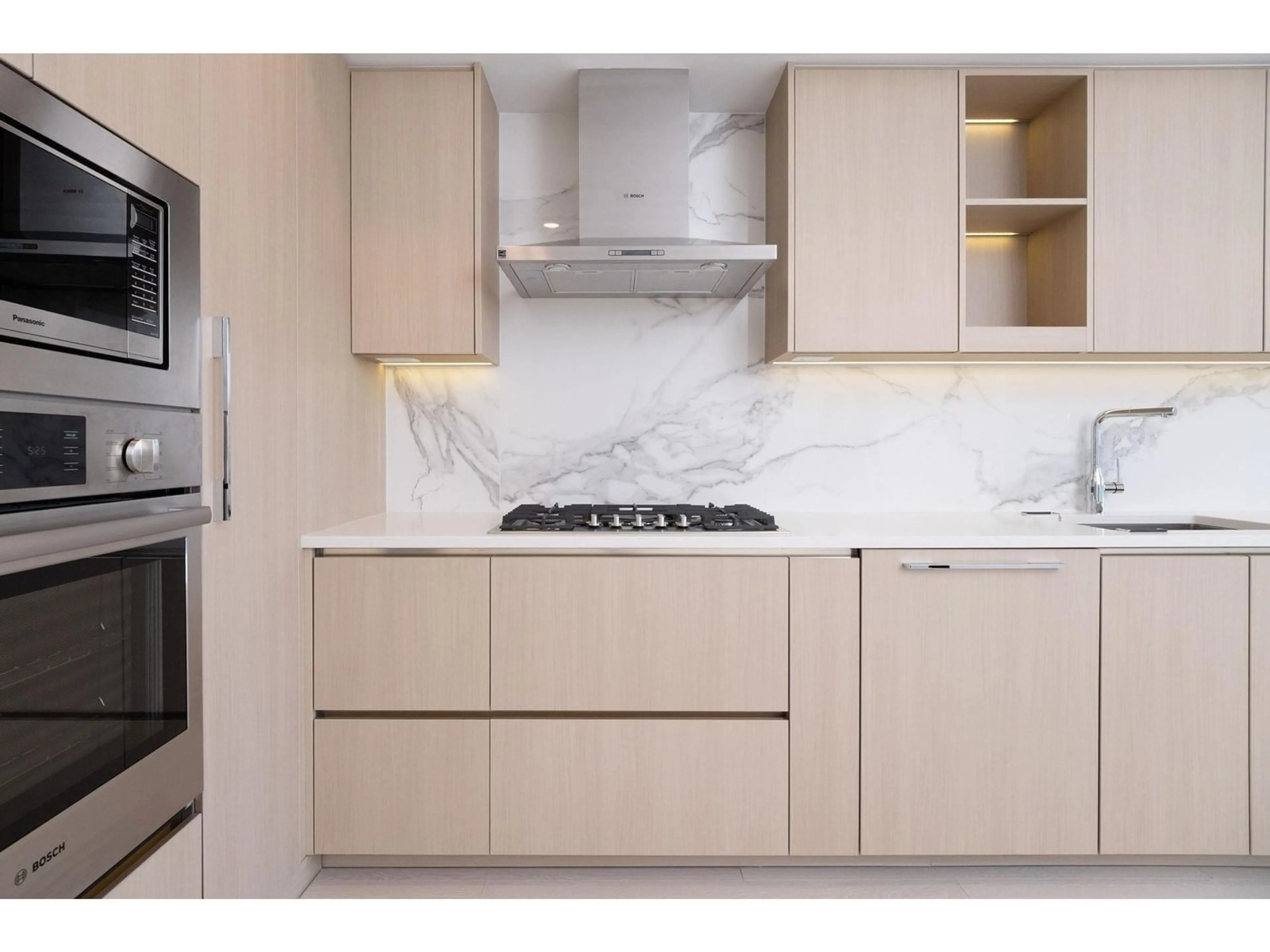 Standard kitchen, unknown for 1104 - 13778 100, Surrey British Columbia V3T0V3