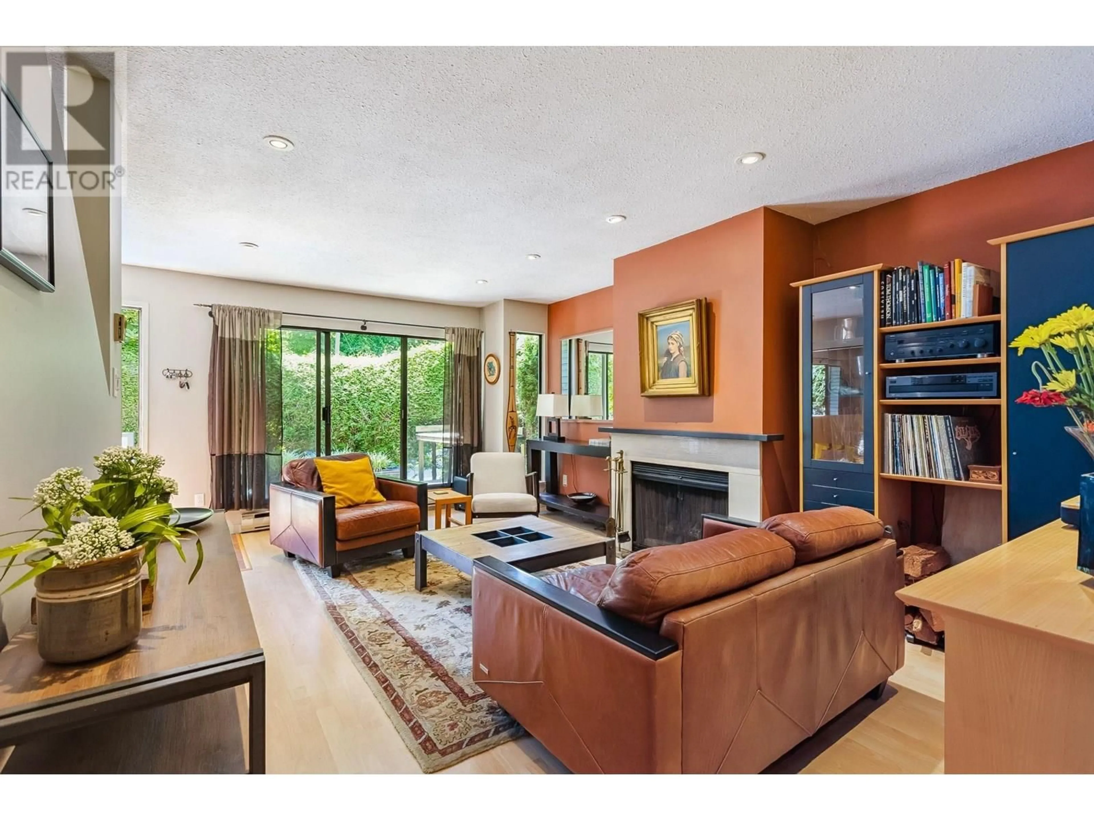 Living room with furniture, unknown for 2024 CHESTERFIELD AVENUE, North Vancouver British Columbia V7M2P6