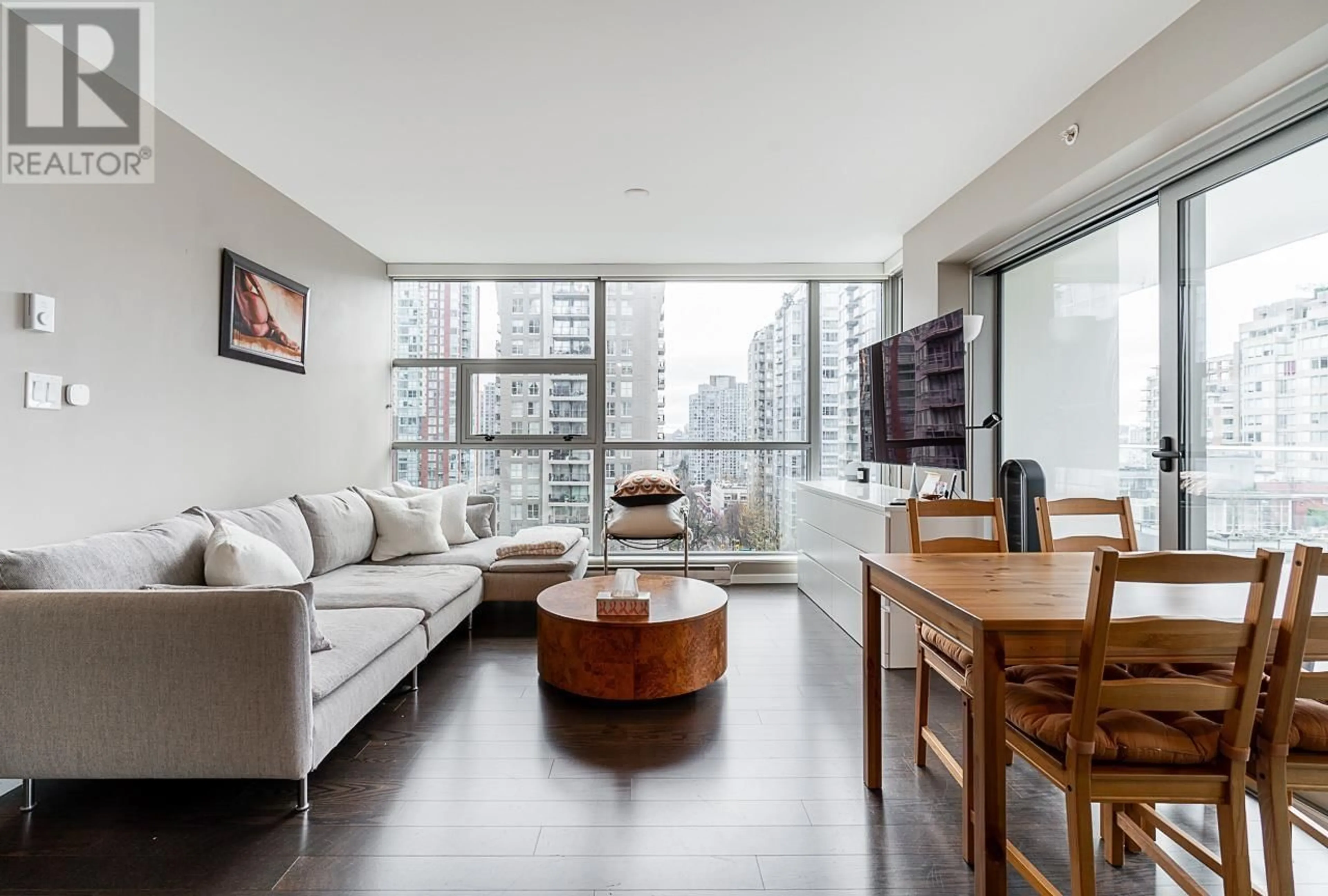 Living room with furniture, unknown for 1003 - 999 SEYMOUR STREET, Vancouver British Columbia V6B0M5