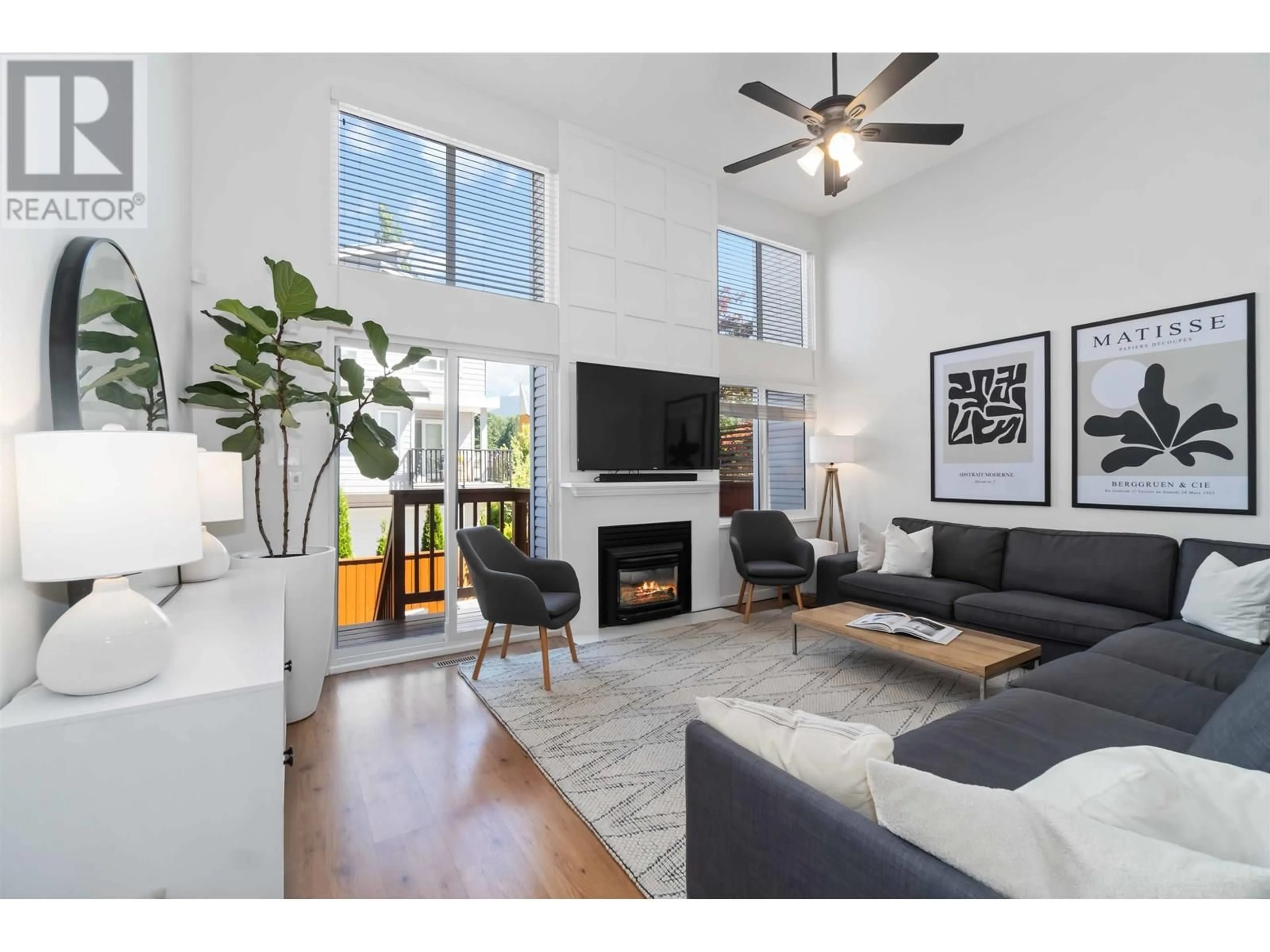 Living room with furniture, wood/laminate floor for D - 3374 SEFTON STREET, Port Coquitlam British Columbia V3B7L8