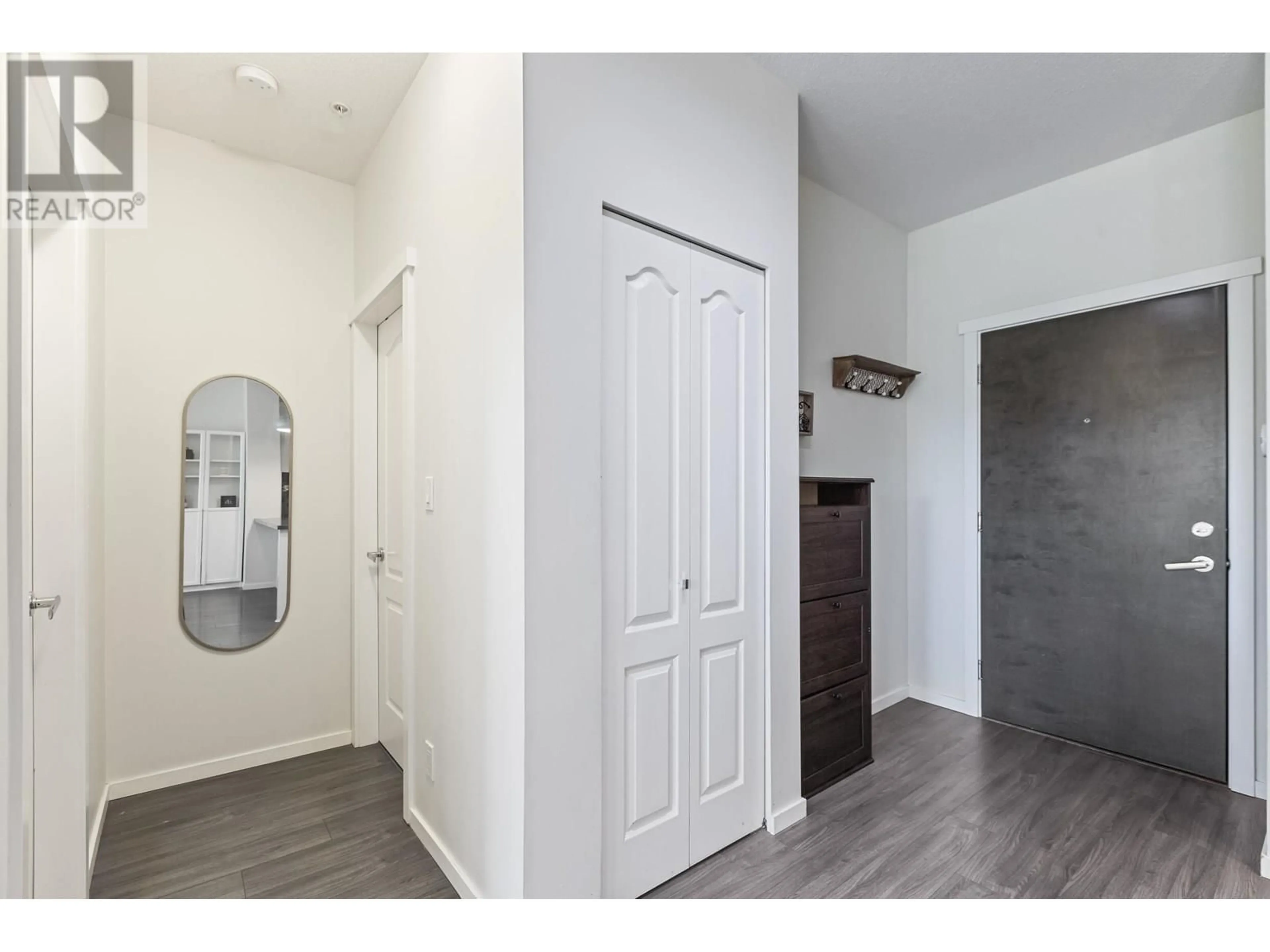 Indoor entryway for 102 - 1135 WINDSOR MEWS, Coquitlam British Columbia V3B0L2