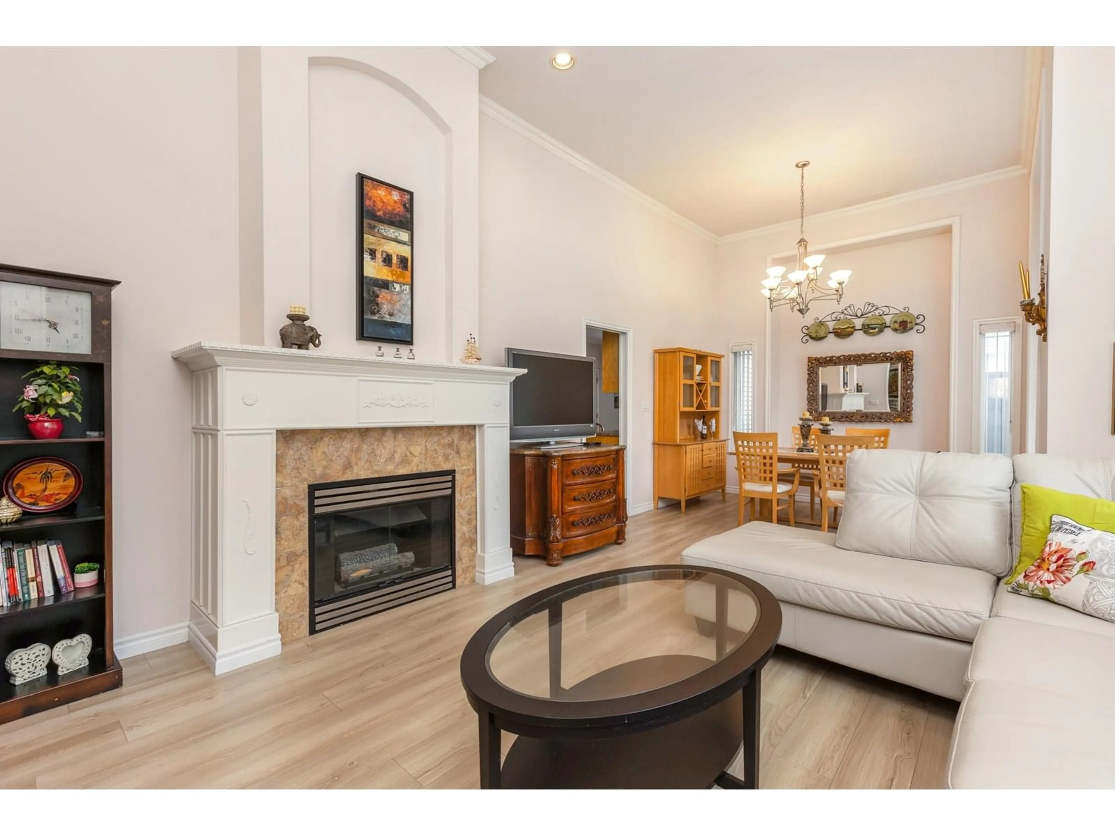 Living room with furniture, wood/laminate floor for 12291 100, Surrey British Columbia V3V2W9