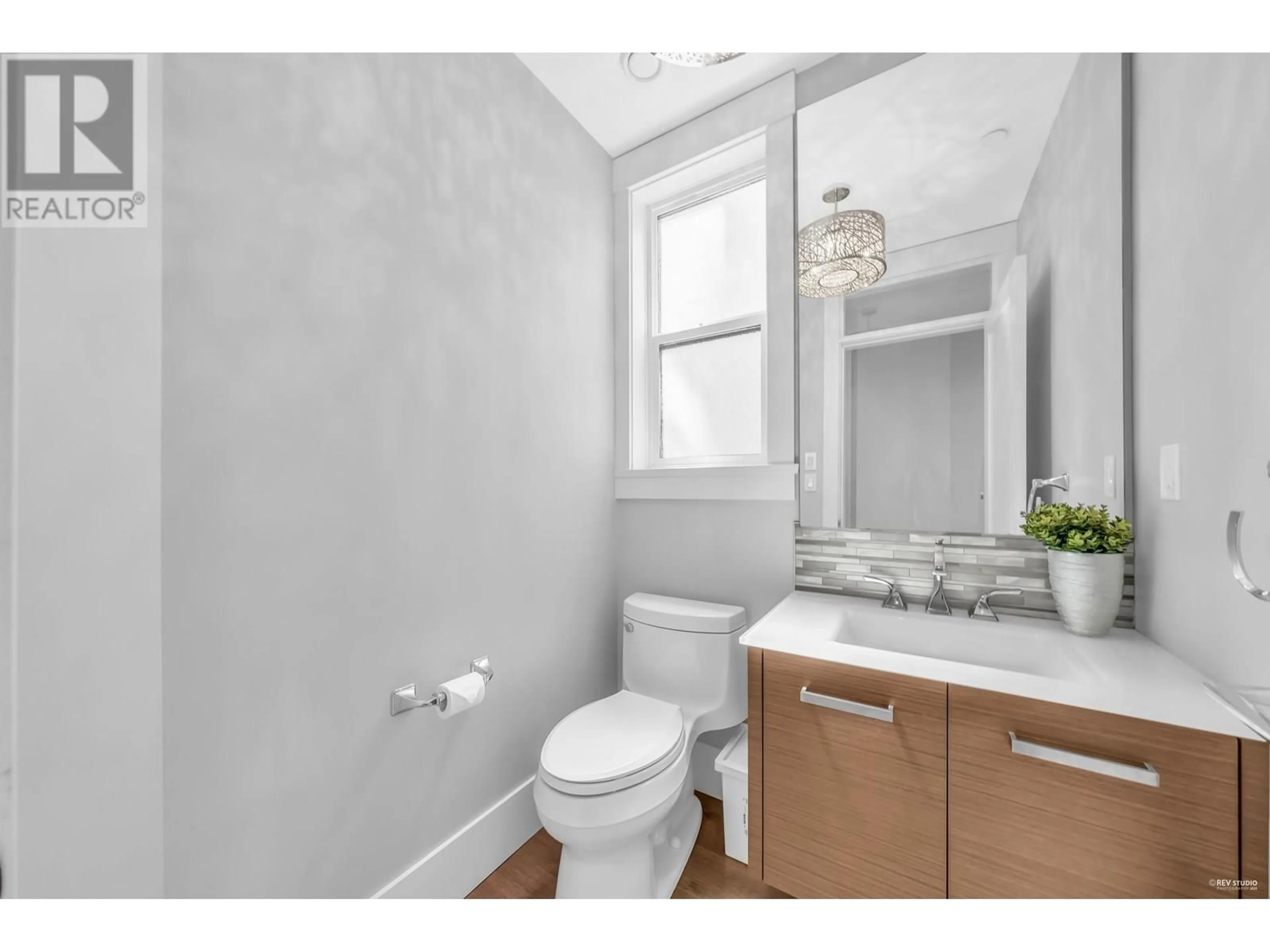 Standard bathroom, unknown for 3721 16TH AVENUE, Vancouver British Columbia V6R3C5