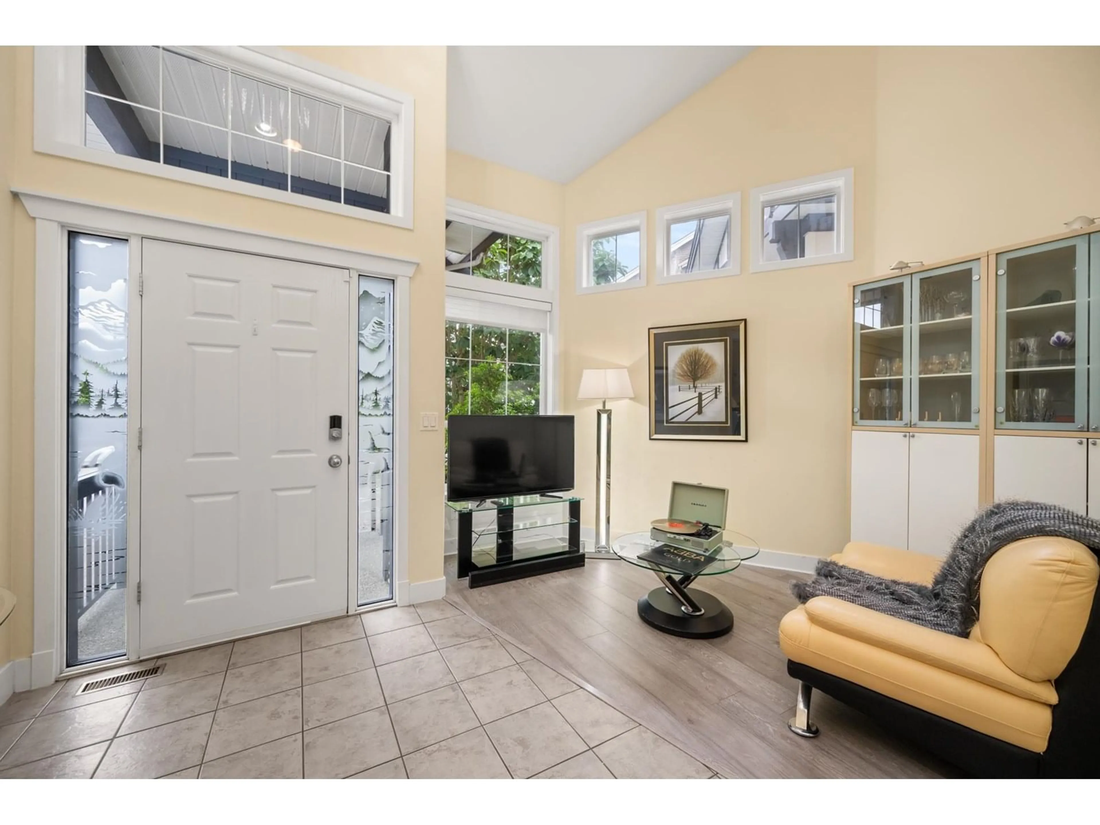 Indoor entryway for 6085 165A, Surrey British Columbia V3S7W6