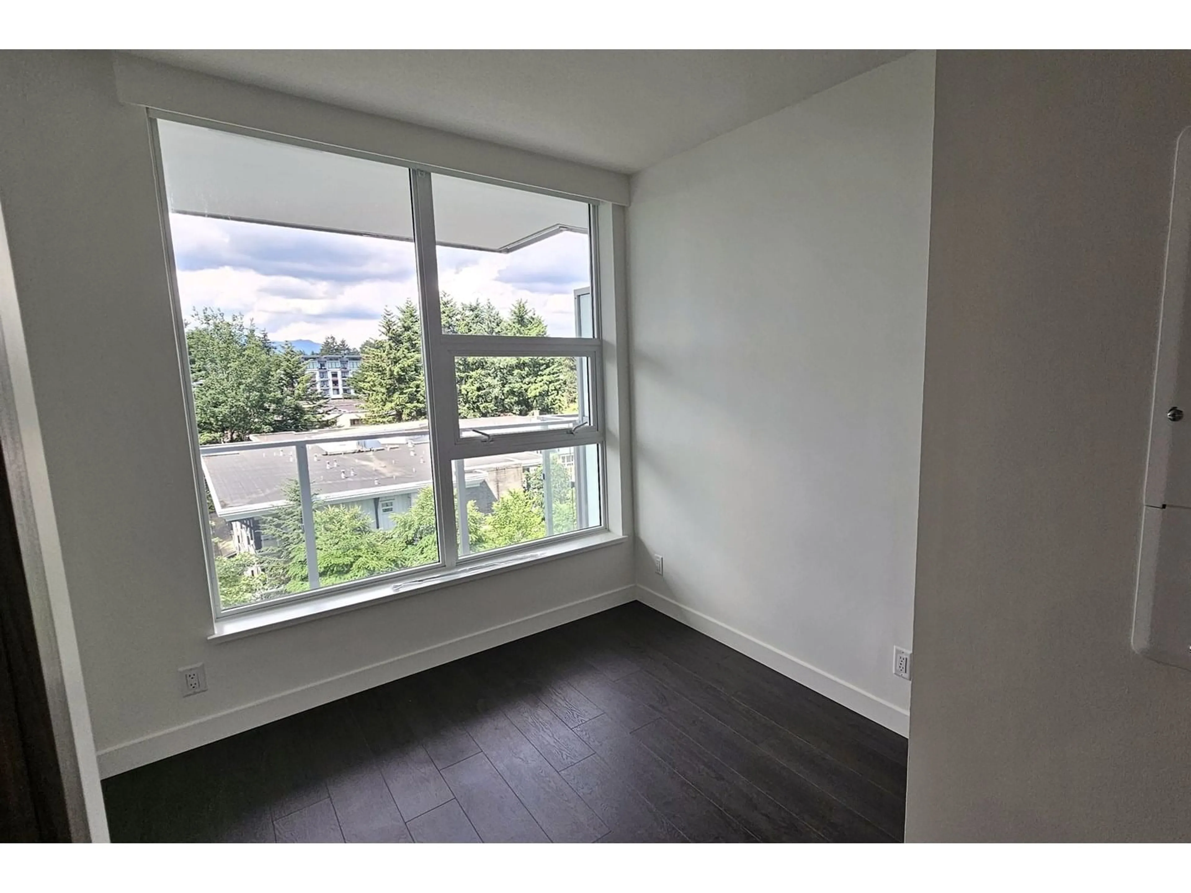 A pic of a room for 910 - 13778 100, Surrey British Columbia V3T0V3