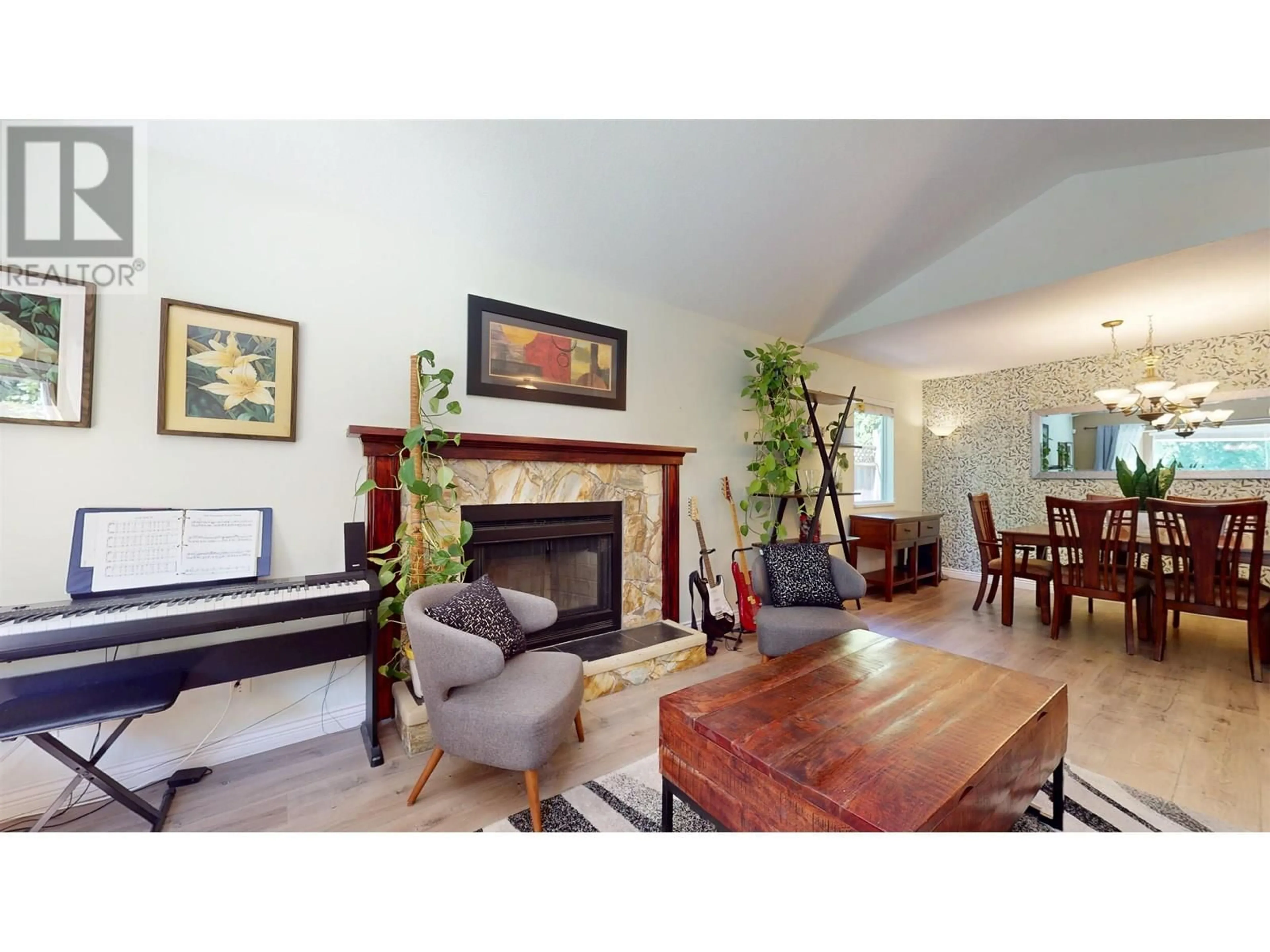 Living room with furniture, wood/laminate floor for 2983 WALTON AVENUE, Coquitlam British Columbia V3B6N1