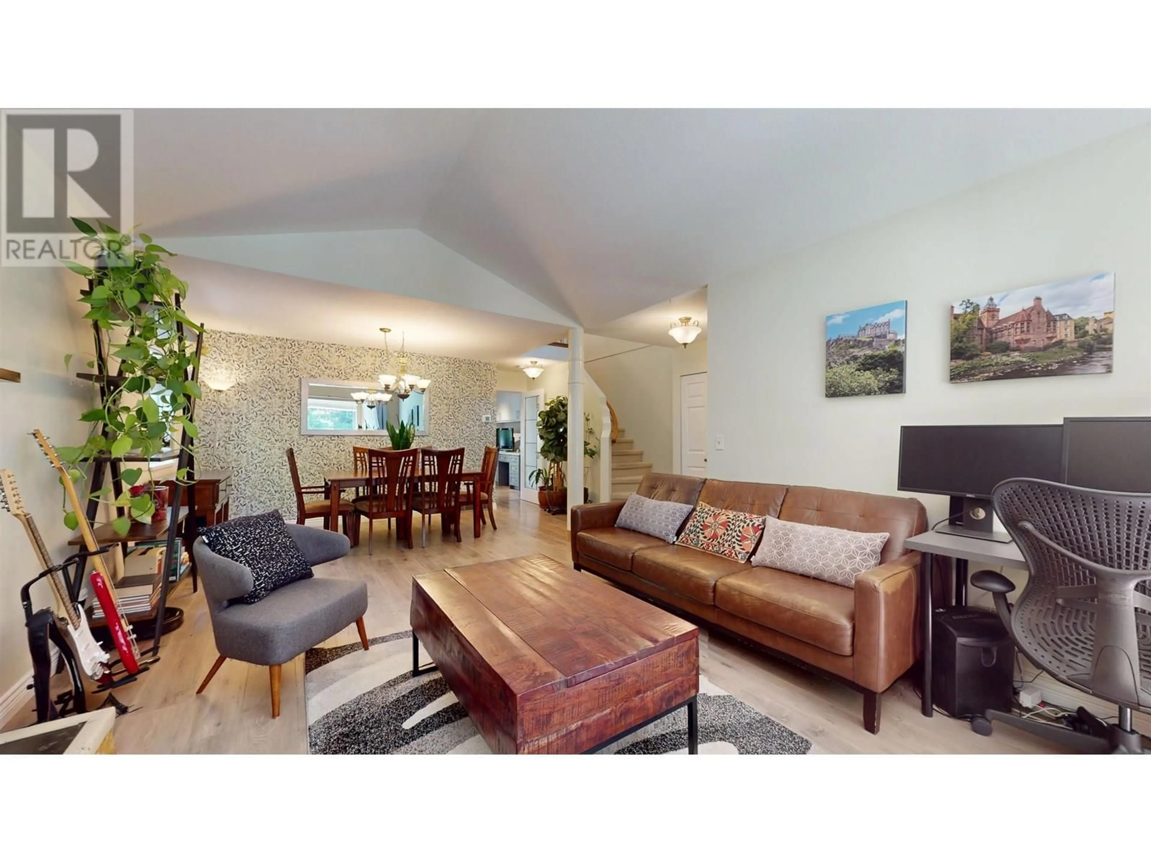 Living room with furniture, wood/laminate floor for 2983 WALTON AVENUE, Coquitlam British Columbia V3B6N1