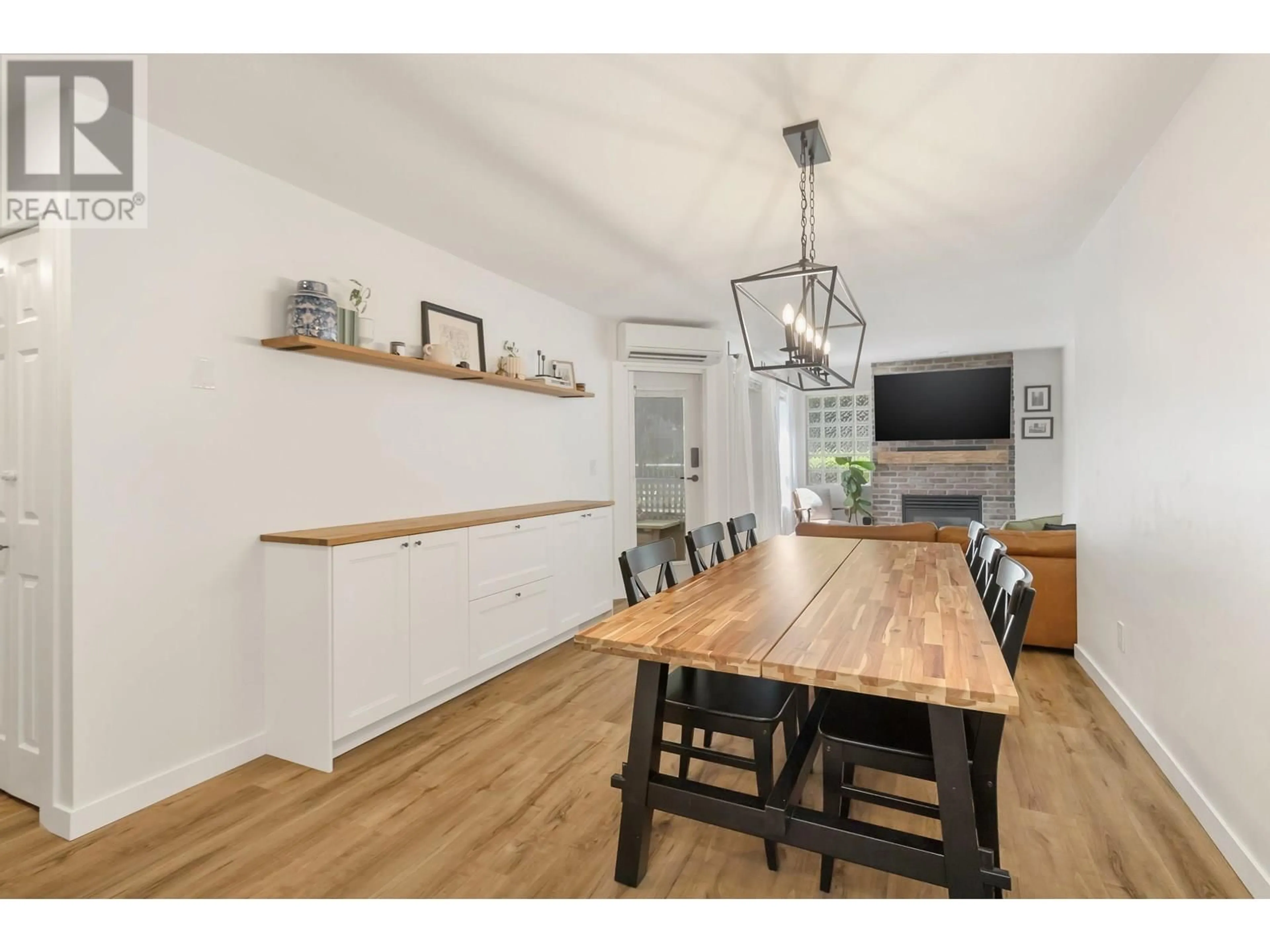 Dining room, wood/laminate floor for 107 - 1558 GRANT AVENUE, Port Coquitlam British Columbia V3B1P2