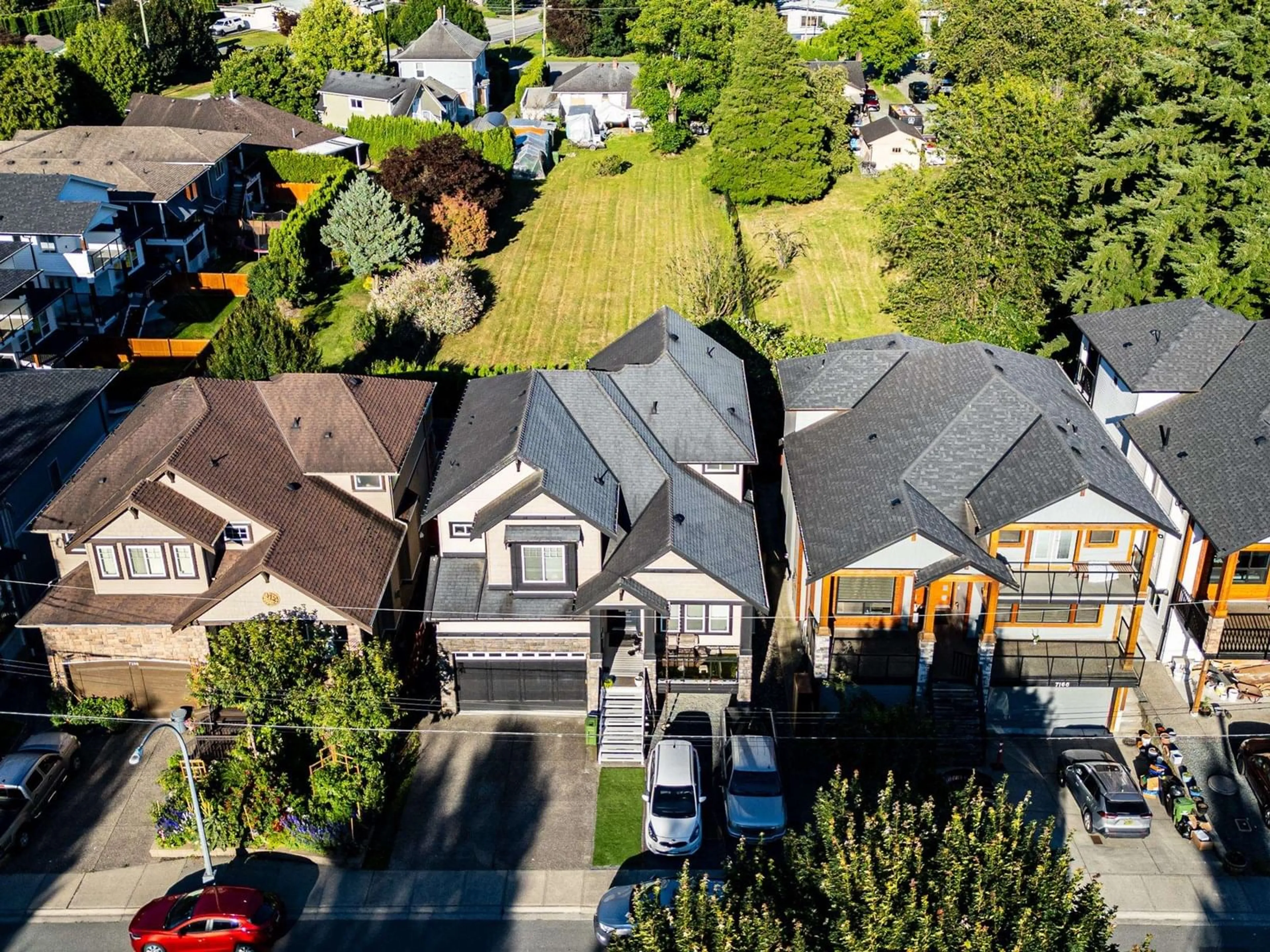 A pic from outside/outdoor area/front of a property/back of a property/a pic from drone, street for 7186 ELWOOD DRIVE, Chilliwack British Columbia V2R1G8