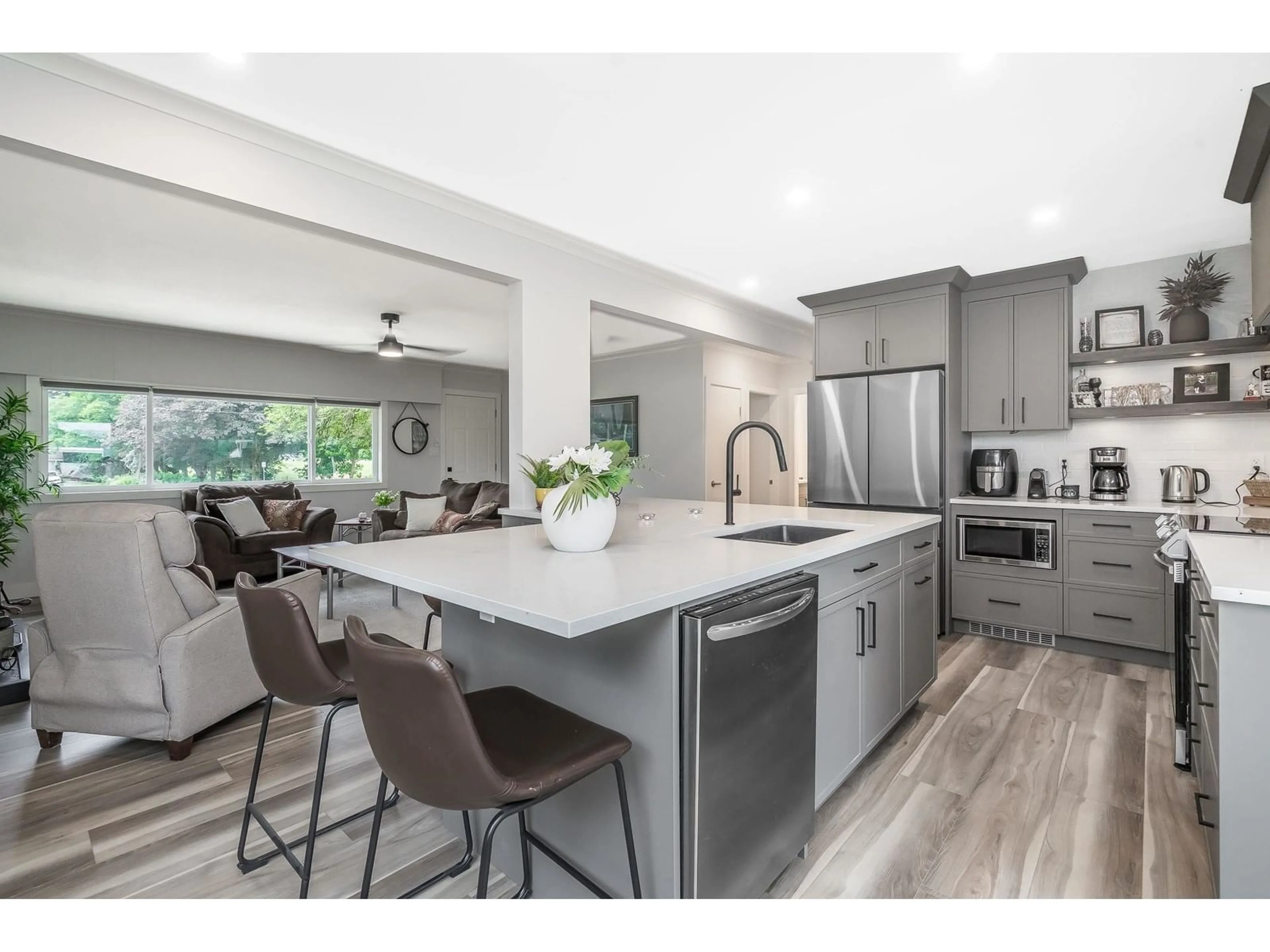 Open concept kitchen, unknown for 27607 GRAY, Abbotsford British Columbia V4X2G8