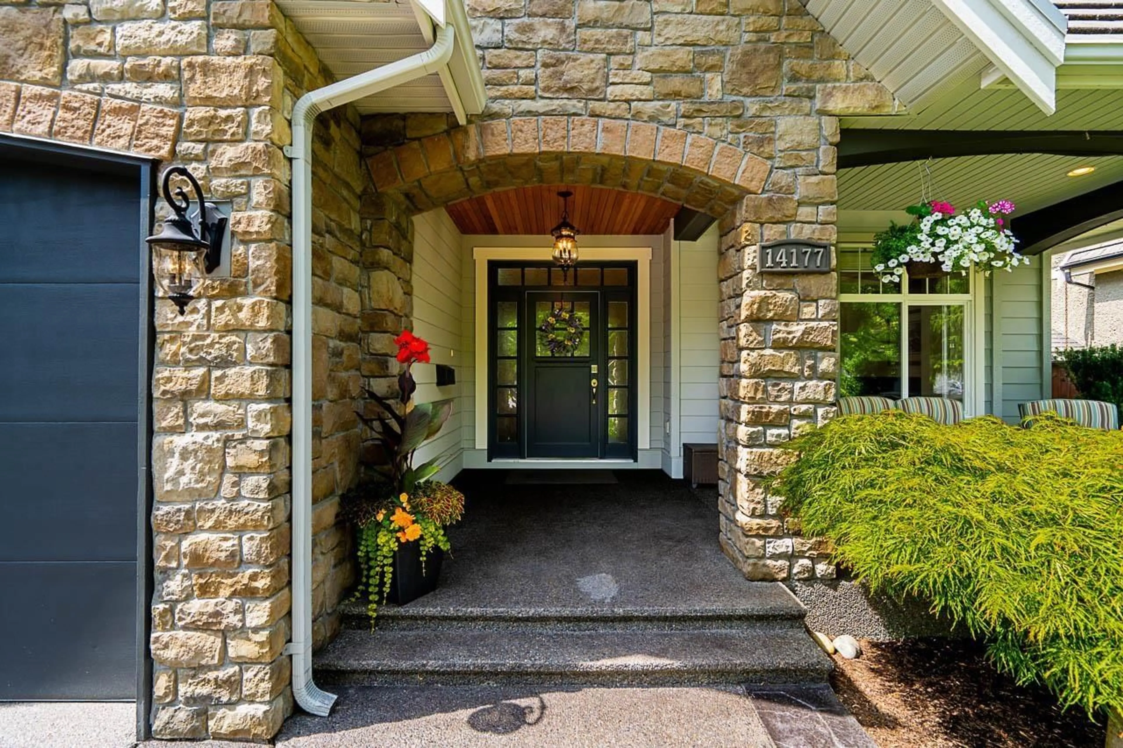 Indoor entryway for 14177 33, Surrey British Columbia V4P3M1