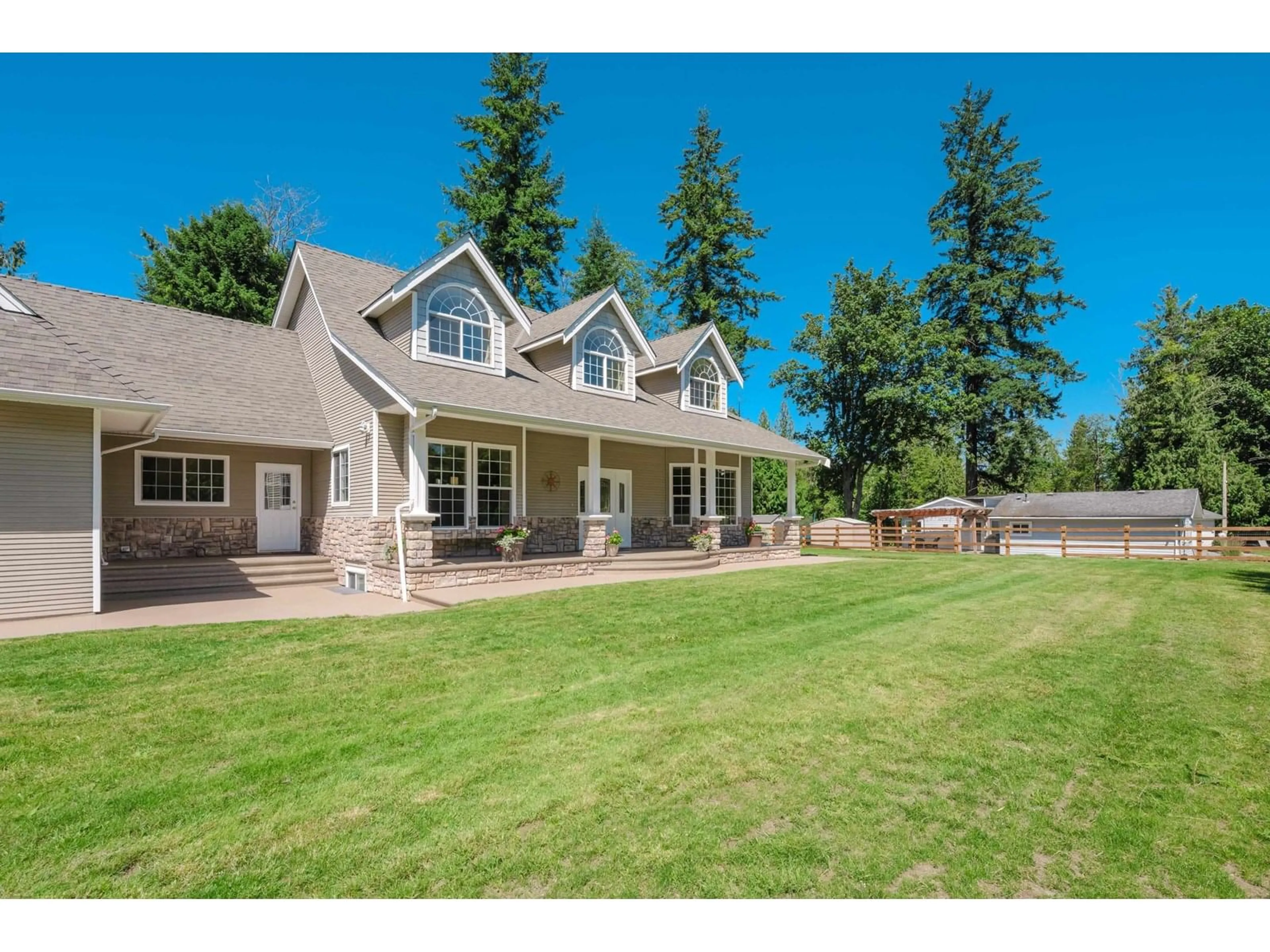 A pic from outside/outdoor area/front of a property/back of a property/a pic from drone, unknown for 25219 60, Langley British Columbia V4W1G9
