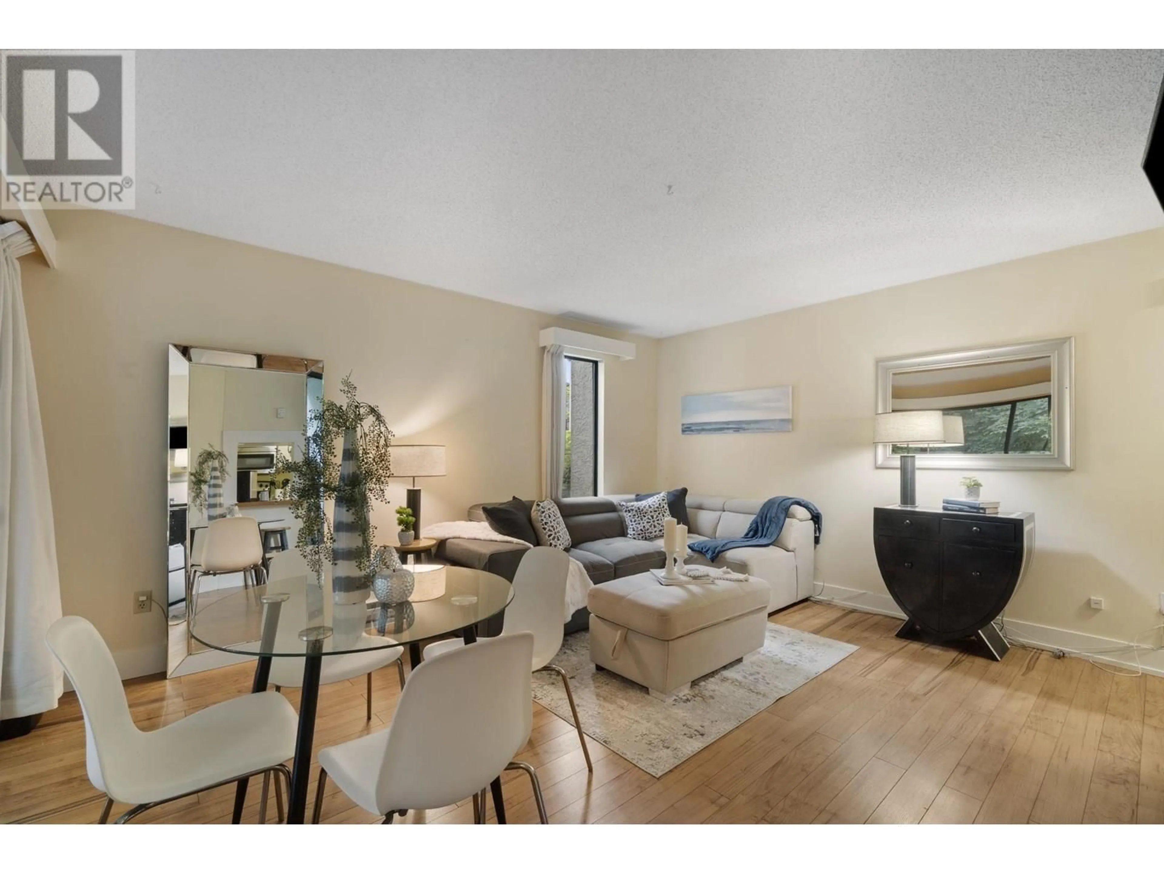 Living room with furniture, unknown for 18 - 385 GINGER DRIVE, New Westminster British Columbia V3L5L6