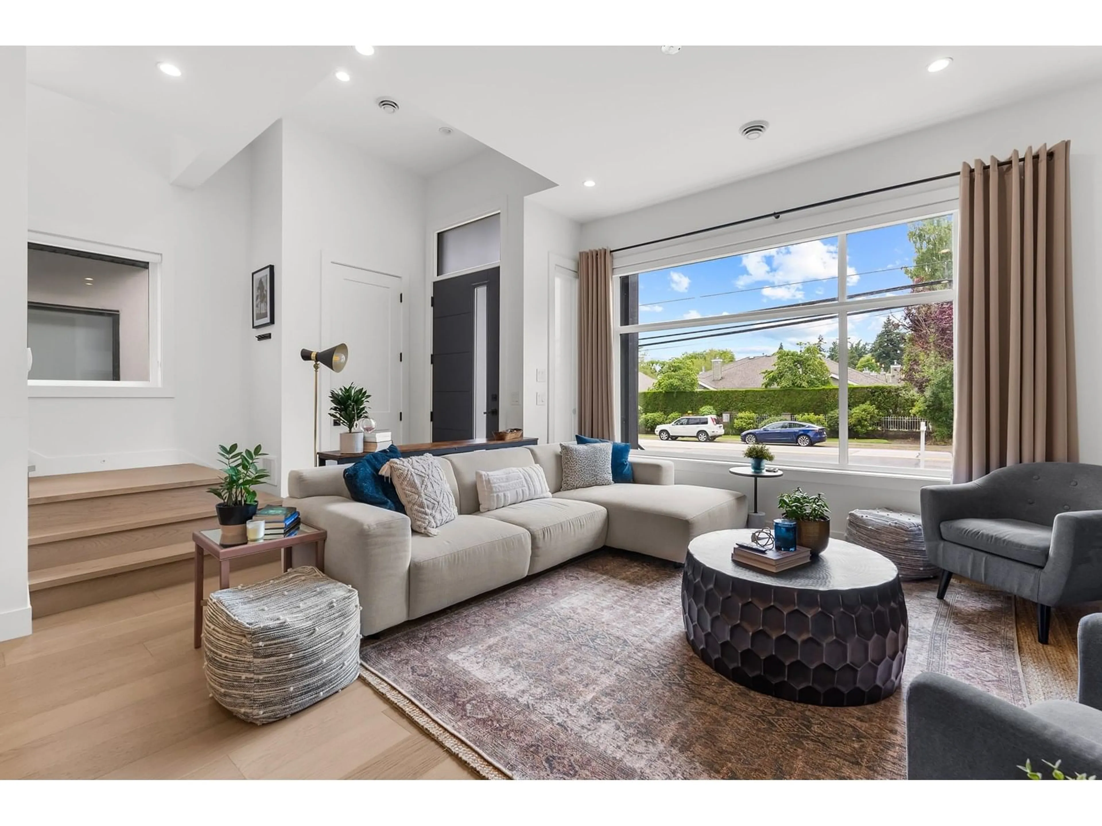 Living room with furniture, unknown for 1746 140TH, Surrey British Columbia V4A4G9
