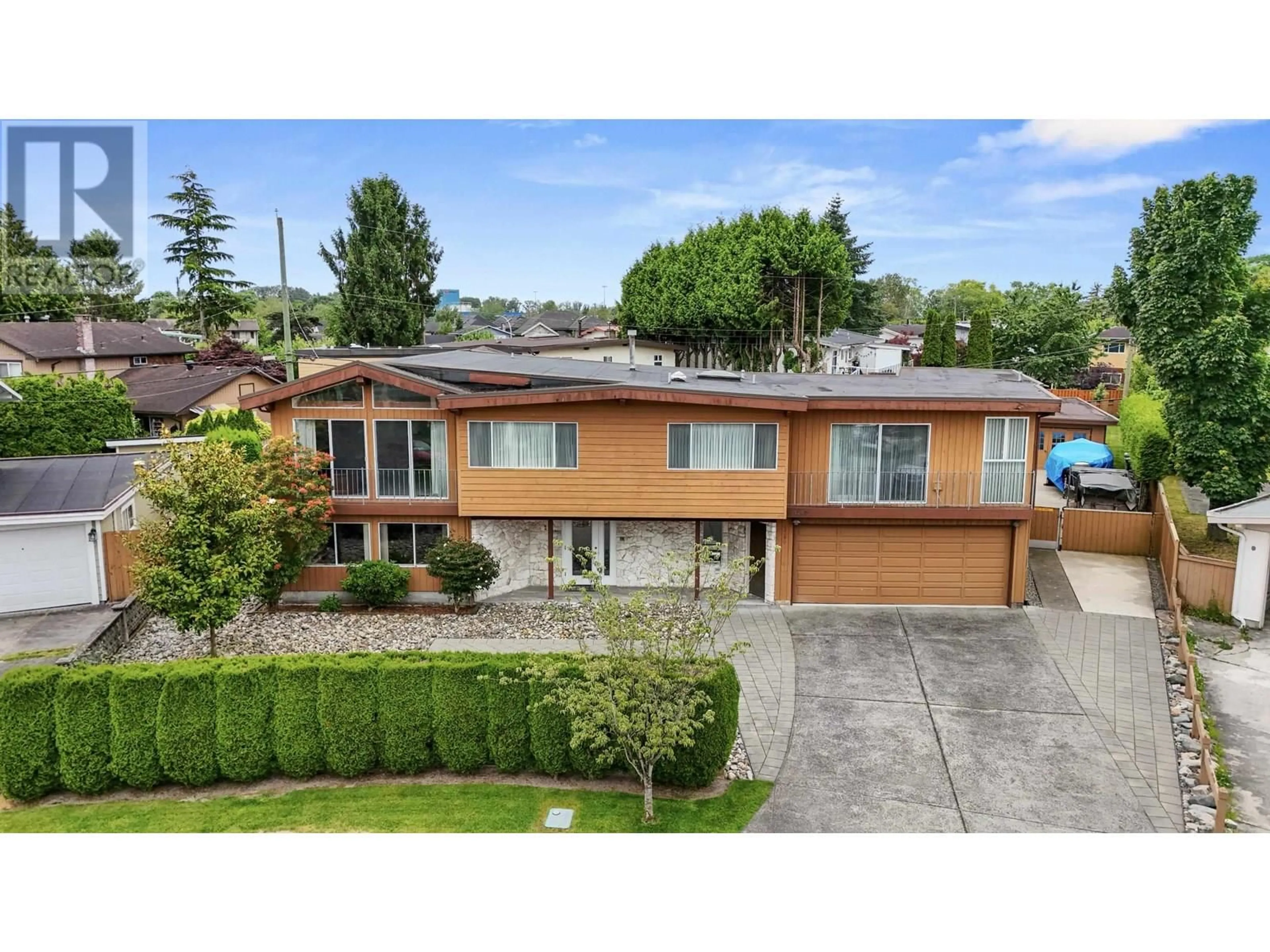 A pic from outside/outdoor area/front of a property/back of a property/a pic from drone, street for 11260 SEACREST ROAD, Richmond British Columbia V7A3L6