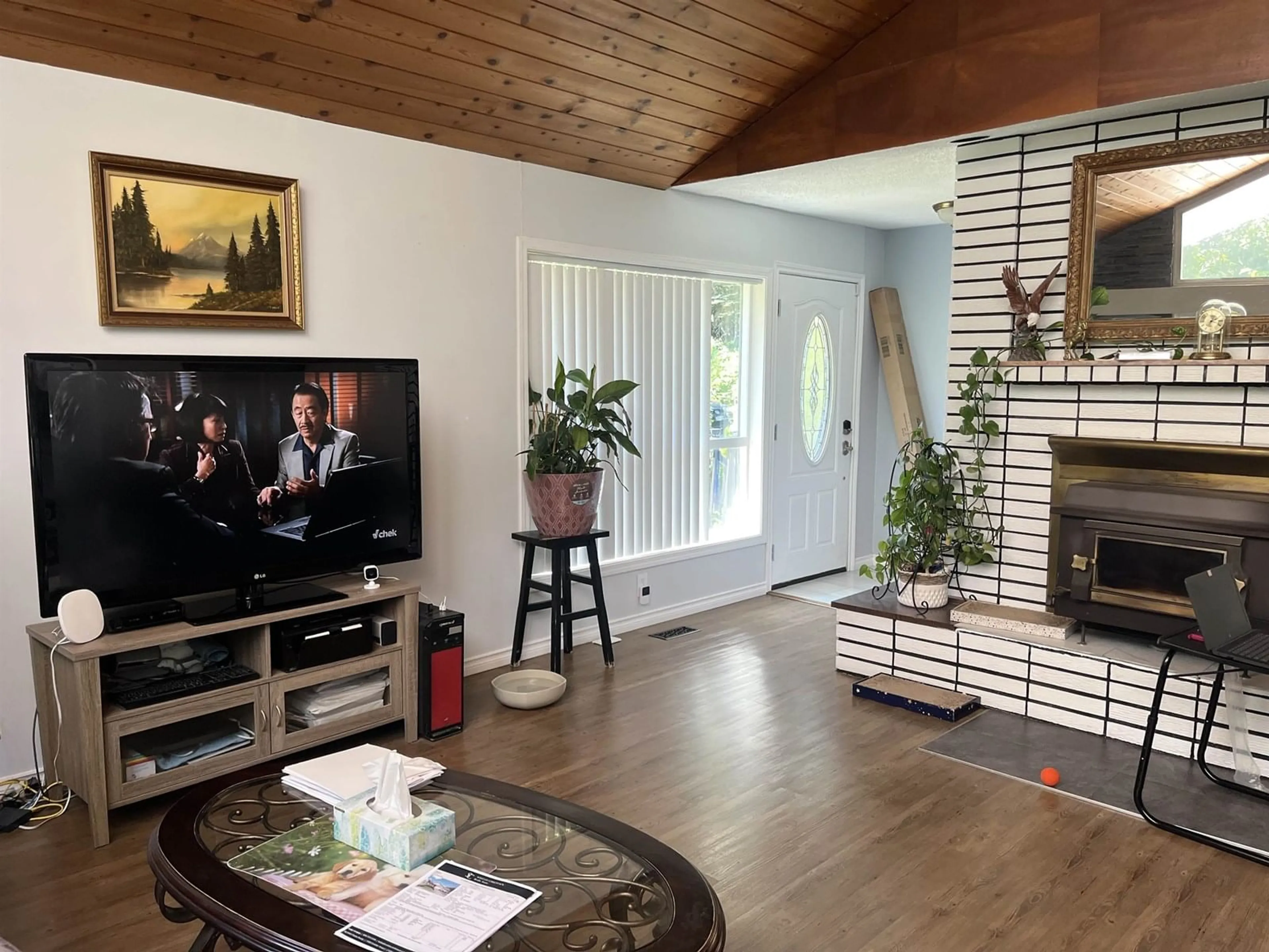 Living room with furniture, wood/laminate floor for 50964 O'BYRNE ROAD, Chilliwack British Columbia V4Z1B6