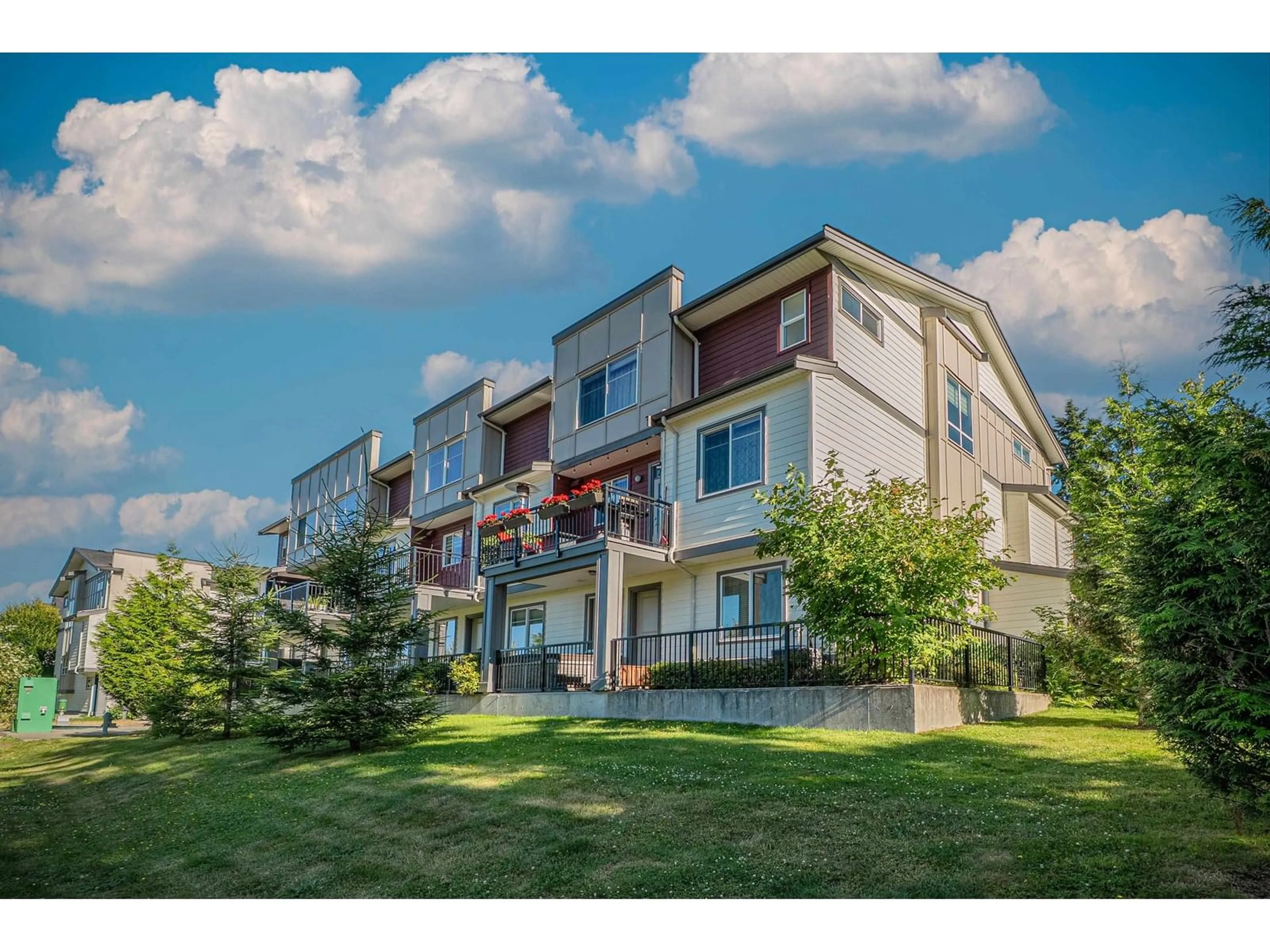 A pic from outside/outdoor area/front of a property/back of a property/a pic from drone, mountain view for 66 - 15665 MOUNTAIN VIEW, Surrey British Columbia V3Z0W8