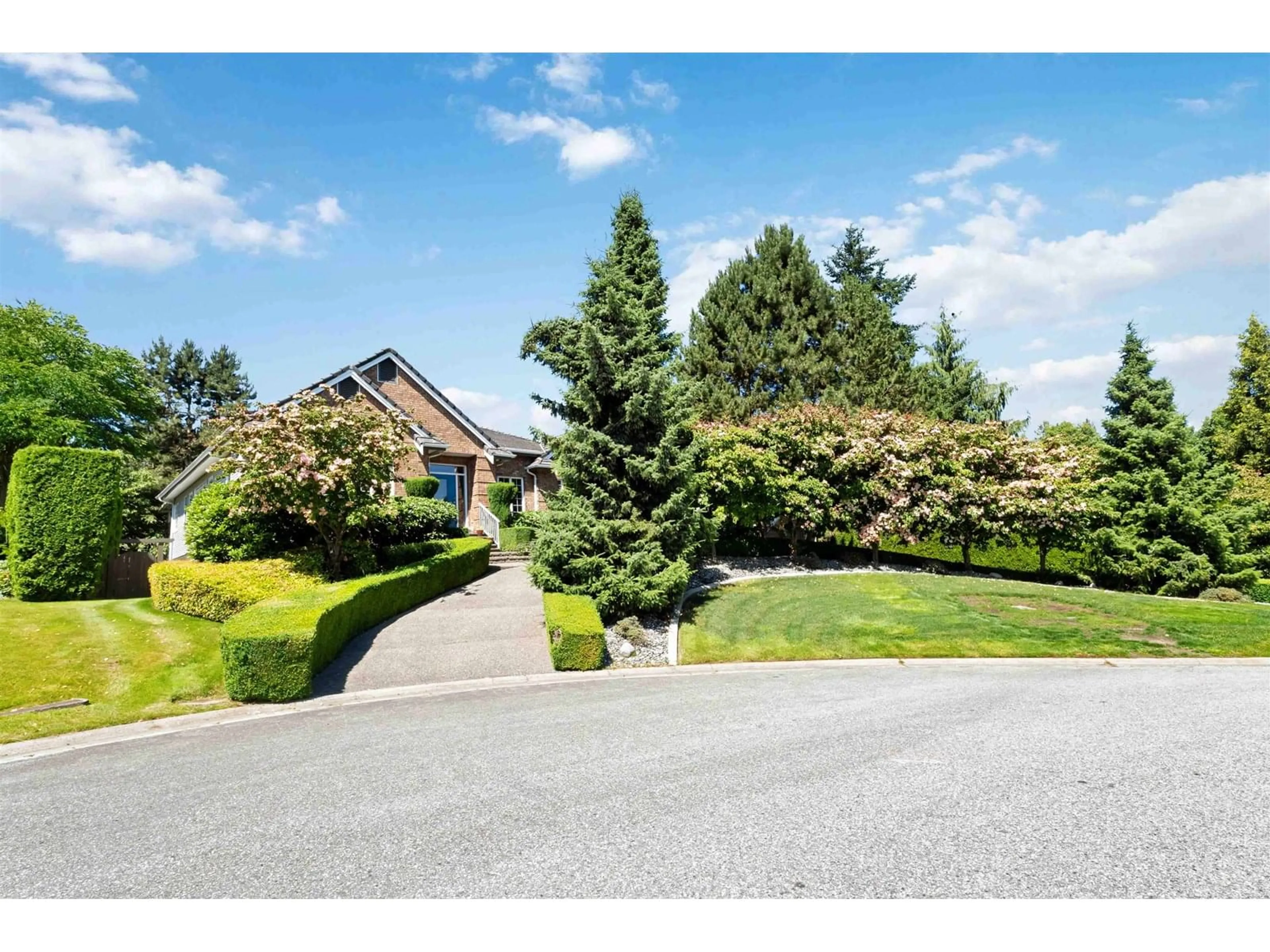 A pic from outside/outdoor area/front of a property/back of a property/a pic from drone, mountain view for 8883 164A, Surrey British Columbia V4N1A2