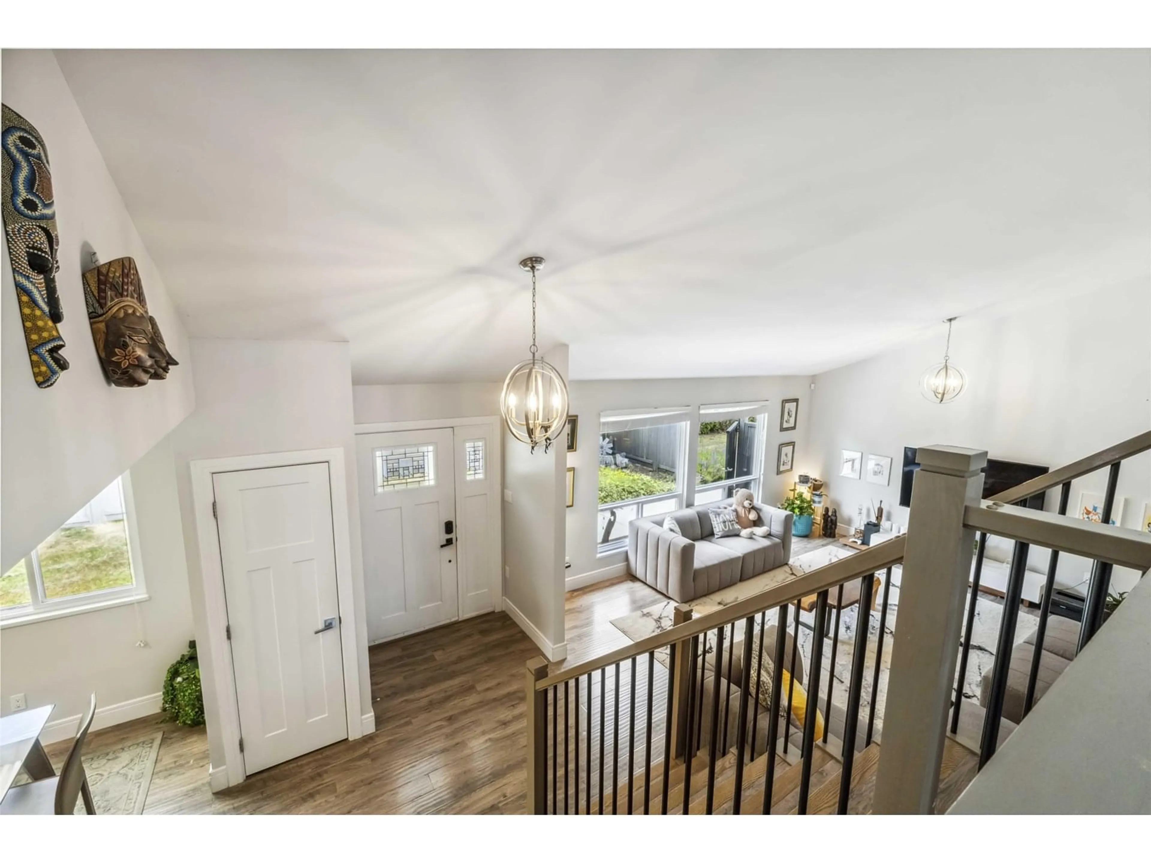 Indoor entryway for 2673 128, Surrey British Columbia V4A3W7
