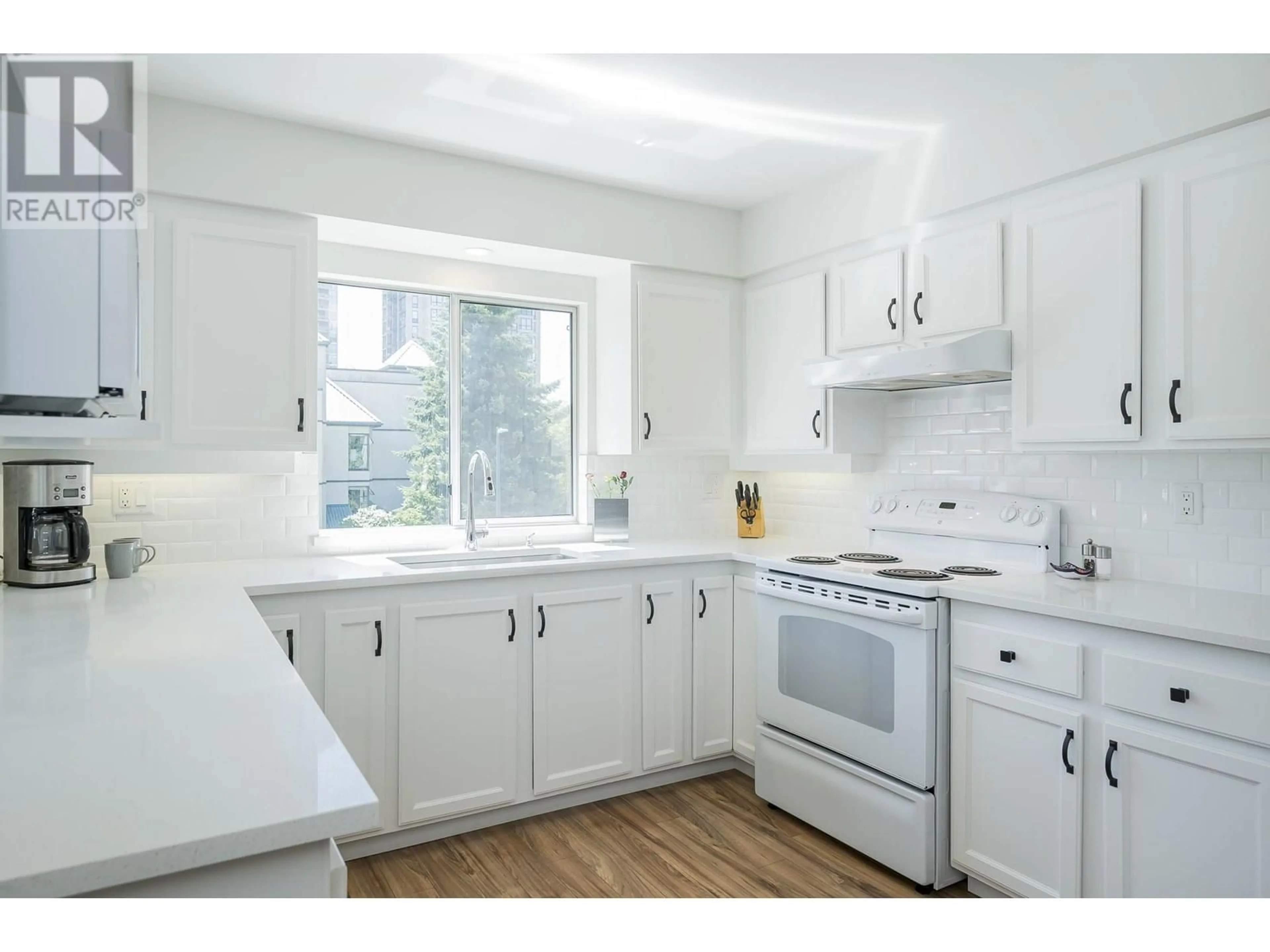 Standard kitchen, unknown for 301 - 2963 BURLINGTON DRIVE, Coquitlam British Columbia V3B6X1
