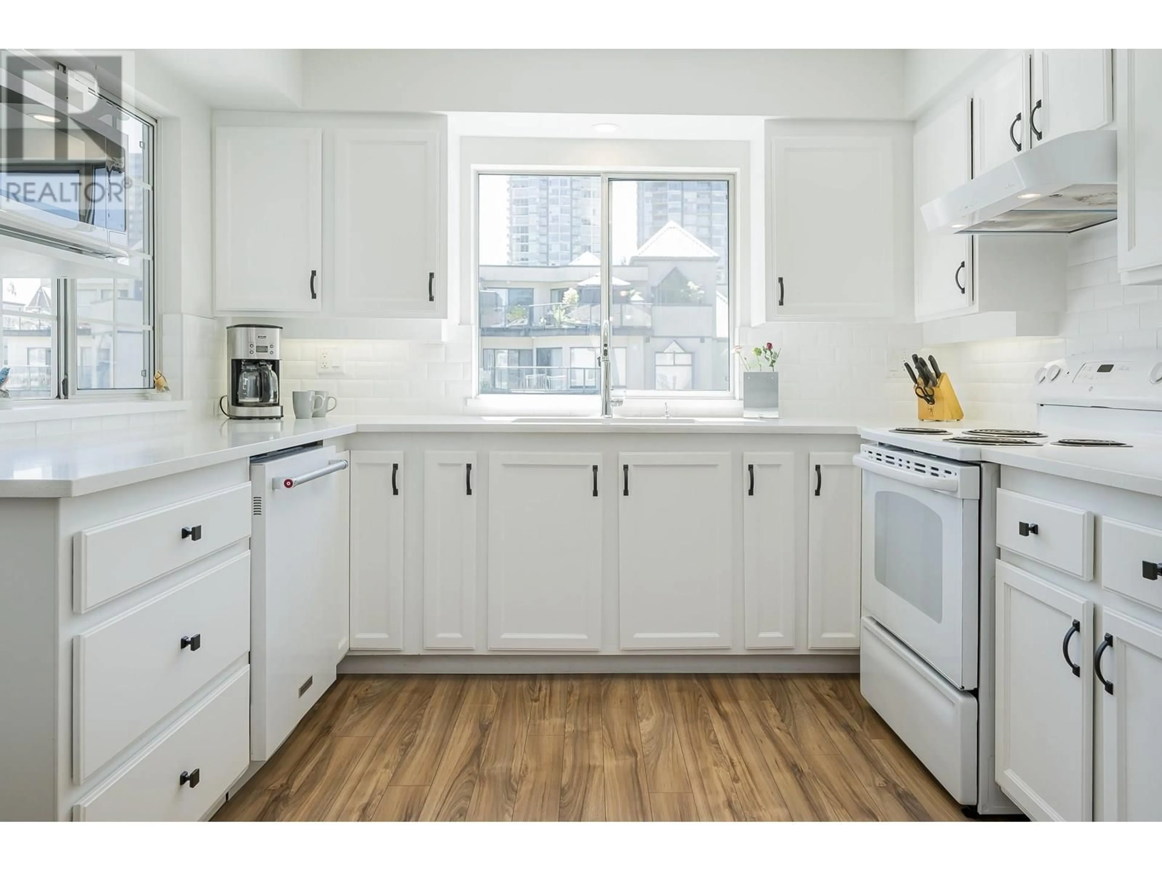 Standard kitchen, unknown for 301 - 2963 BURLINGTON DRIVE, Coquitlam British Columbia V3B6X1