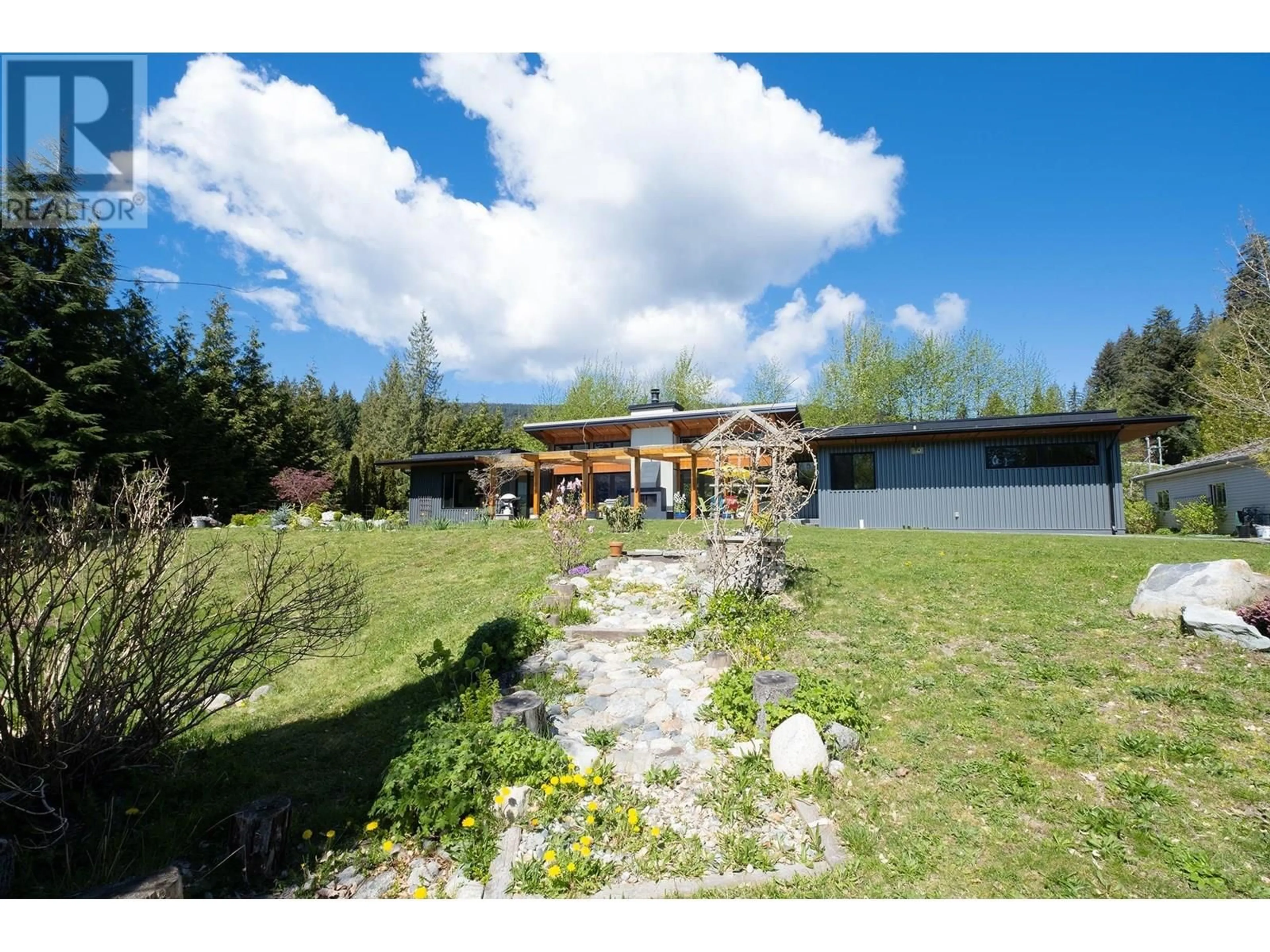 A pic from outside/outdoor area/front of a property/back of a property/a pic from drone, unknown for 996 REED ROAD, Gibsons British Columbia V0N1V7