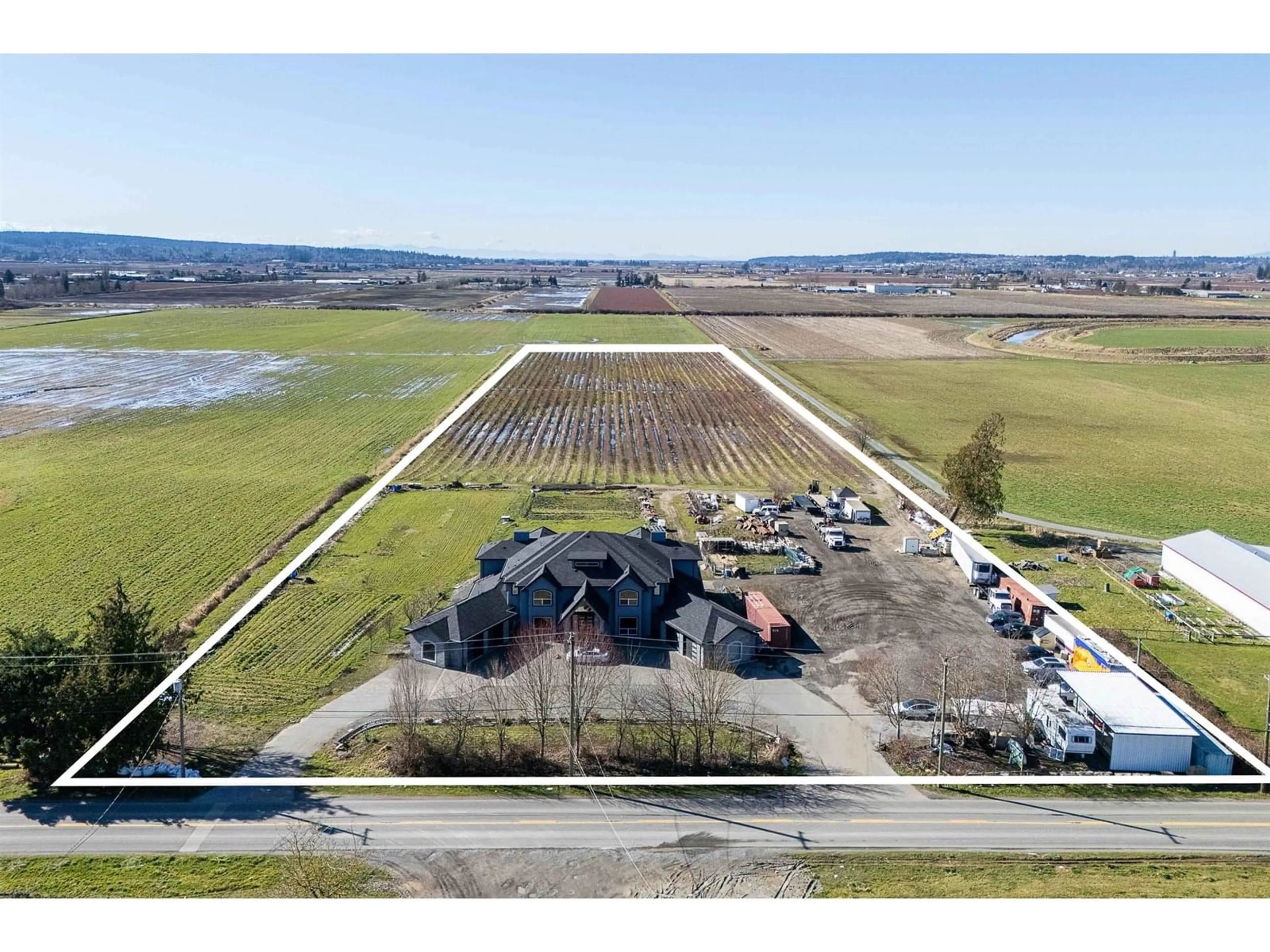 A pic from outside/outdoor area/front of a property/back of a property/a pic from drone, unknown for 4371 184, Surrey British Columbia V3Z1B7