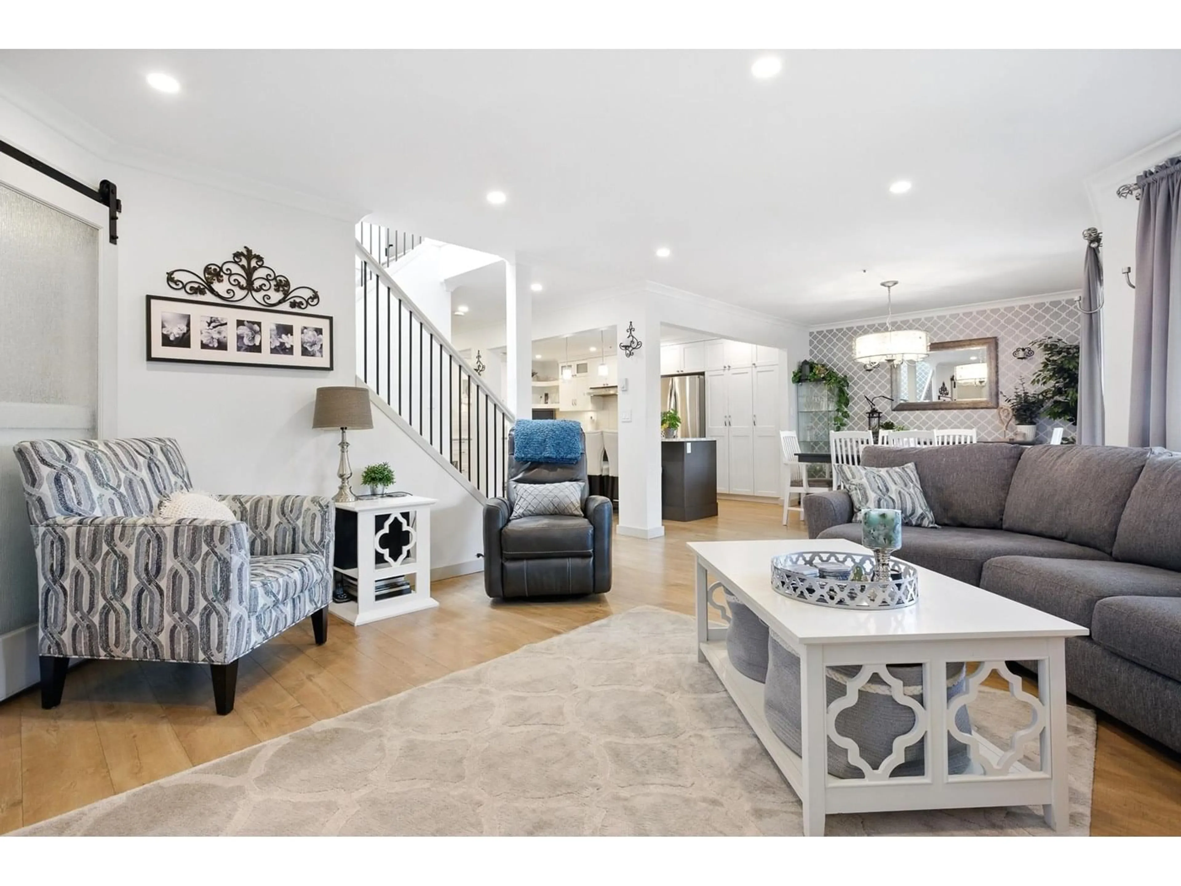 Living room with furniture, unknown for 206 - 5377 201A, Langley British Columbia V3A1S7