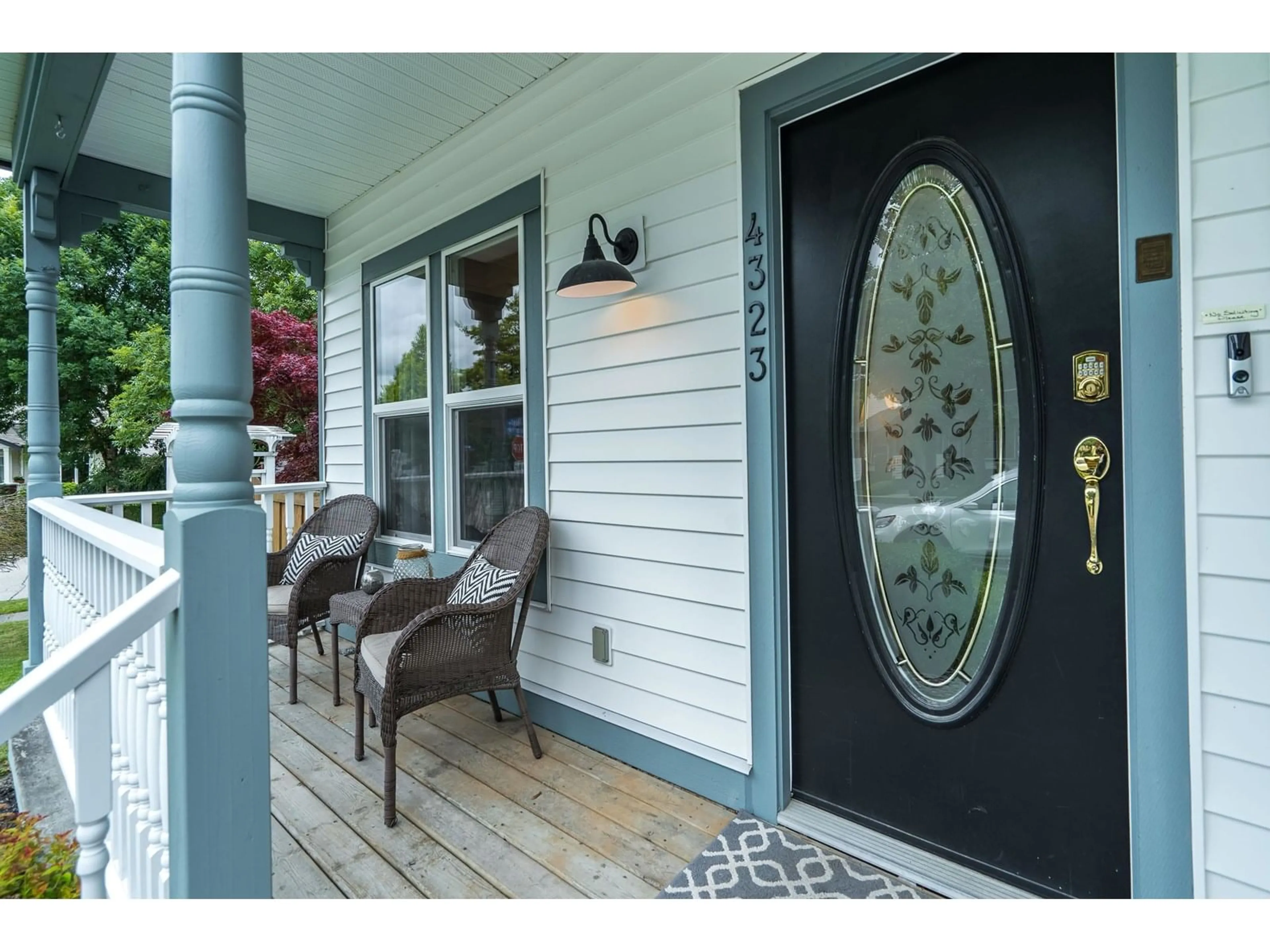 Indoor entryway for 4323 BILL REID, Abbotsford British Columbia V3G3C2