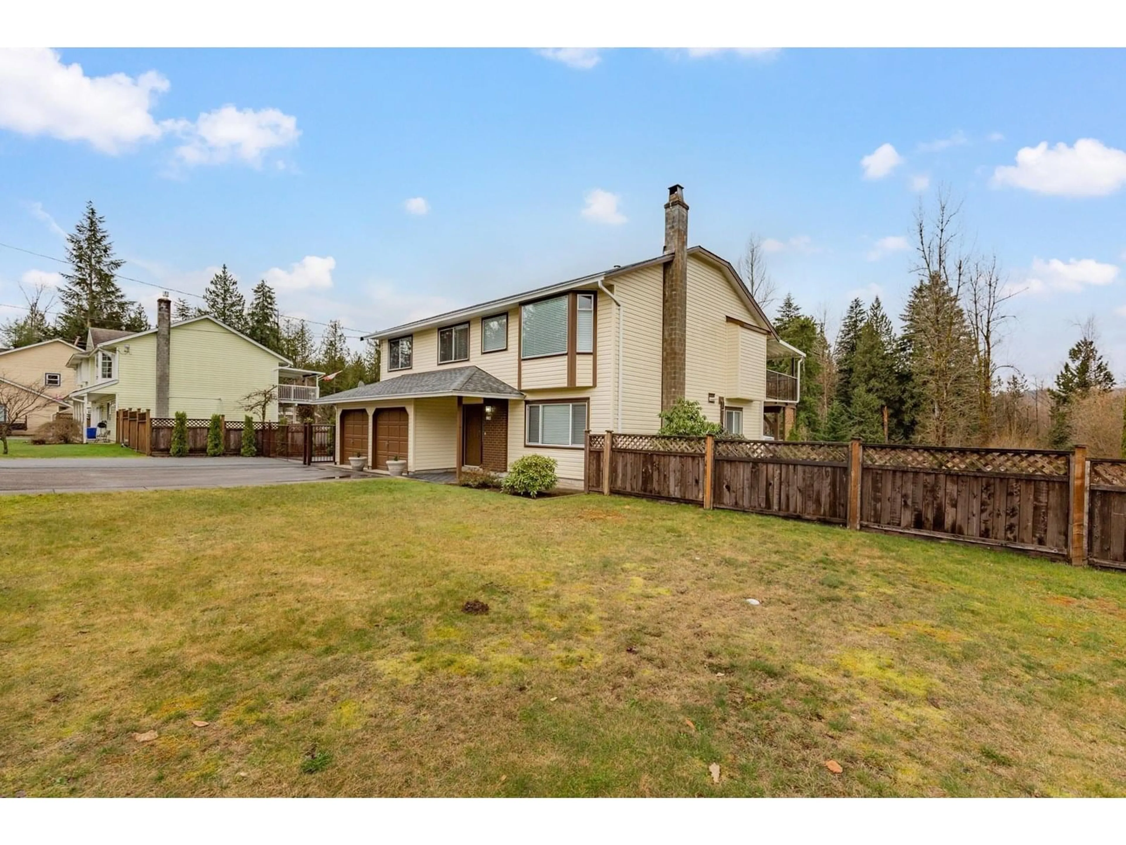 A pic from outside/outdoor area/front of a property/back of a property/a pic from drone, unknown for 9013 HAMMOND, Mission British Columbia V2V6X8