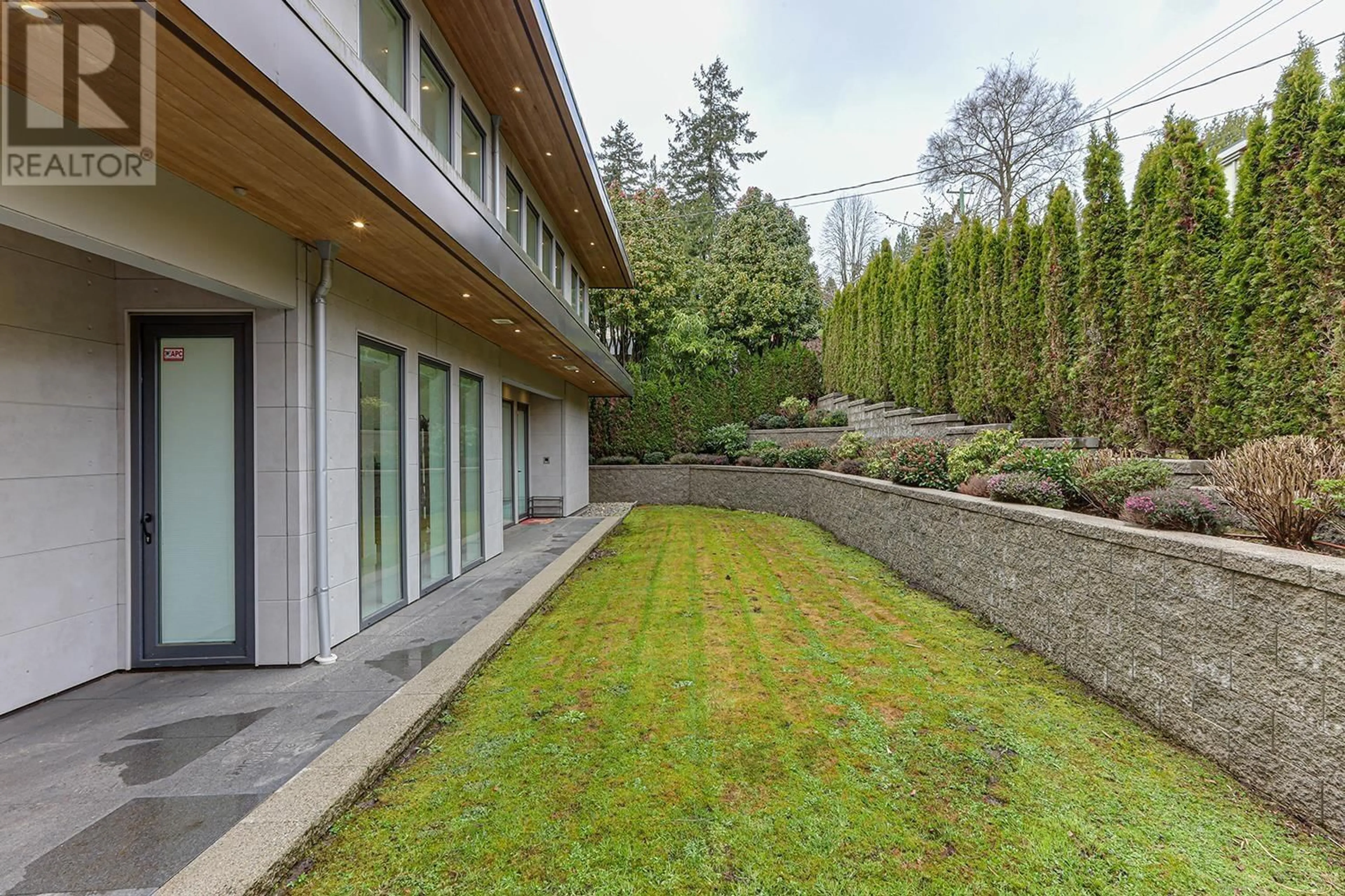 Patio, forest/trees view for 808 ESQUIMALT AVENUE, West Vancouver British Columbia V7T1J8