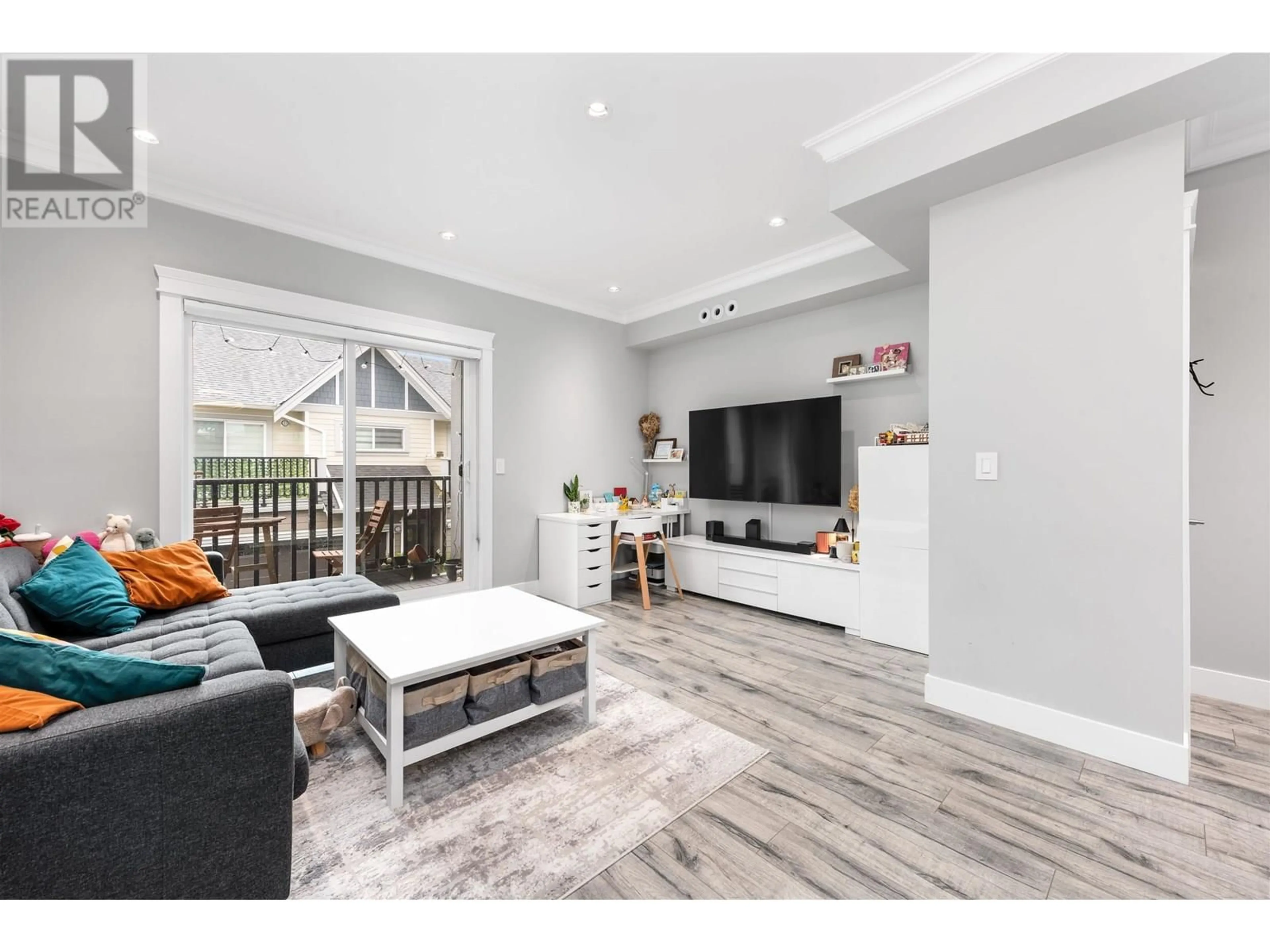 Living room with furniture, wood/laminate floor for 2 - 9728 ALBERTA ROAD, Richmond British Columbia V6Y0J2