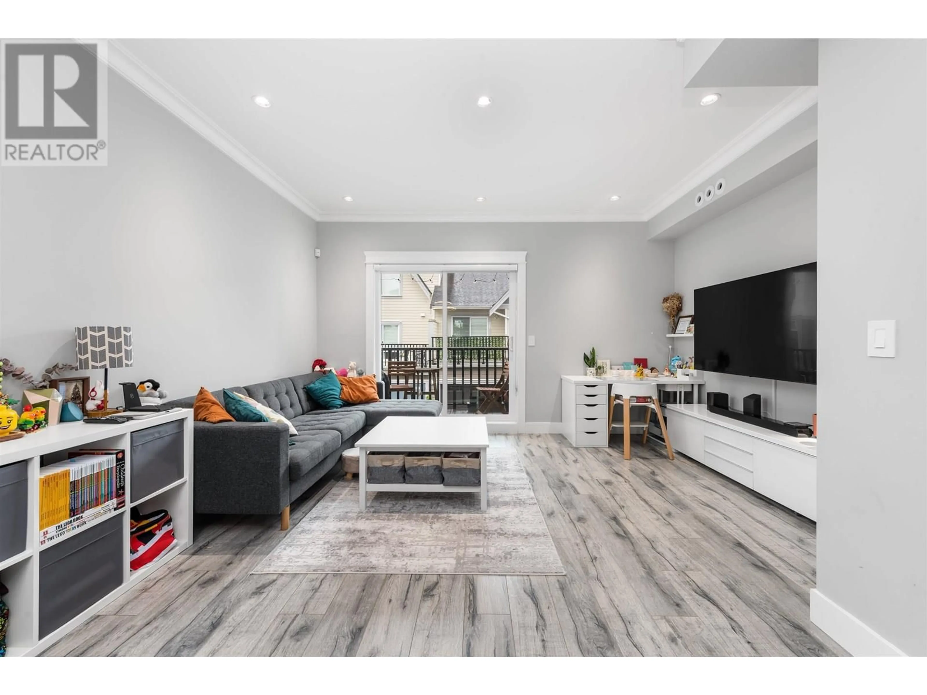 Living room with furniture, wood/laminate floor for 2 - 9728 ALBERTA ROAD, Richmond British Columbia V6Y0J2