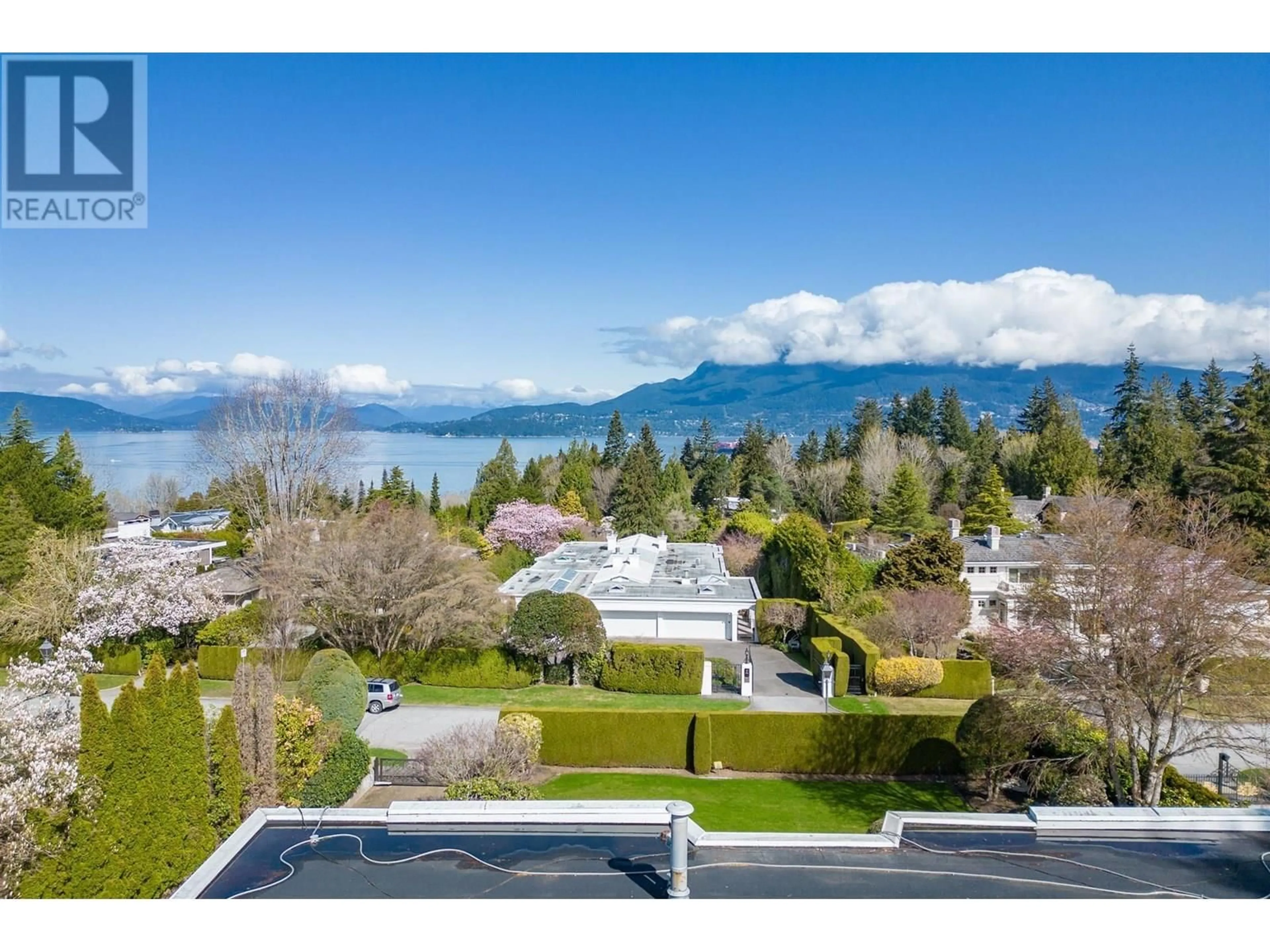 A pic from outside/outdoor area/front of a property/back of a property/a pic from drone, water/lake/river/ocean view for 5550 KINGSTON ROAD, Vancouver British Columbia V6T1J1