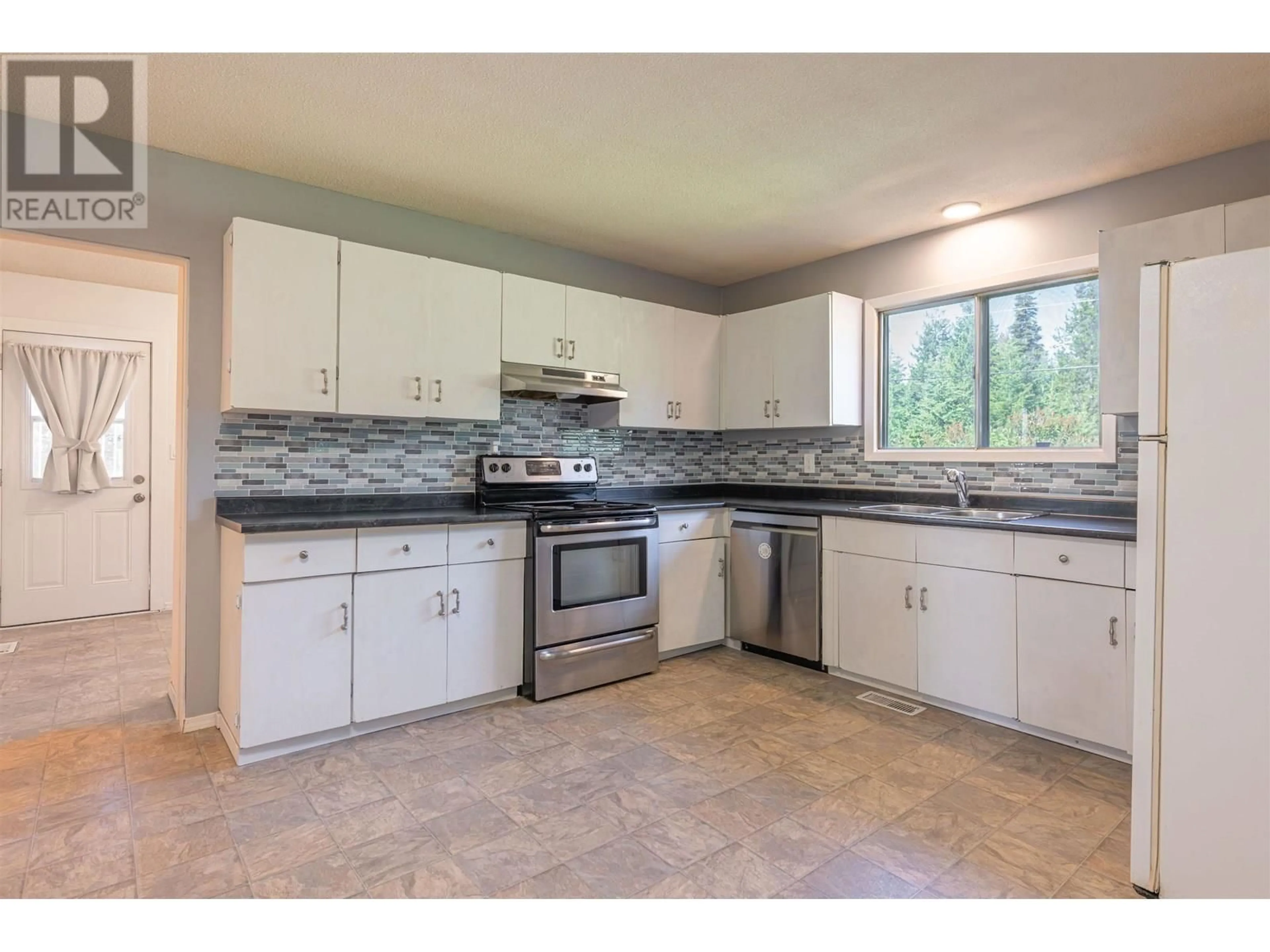 Standard kitchen, ceramic/tile floor for 7346 BEAR ROAD, Prince George British Columbia V2N5N7