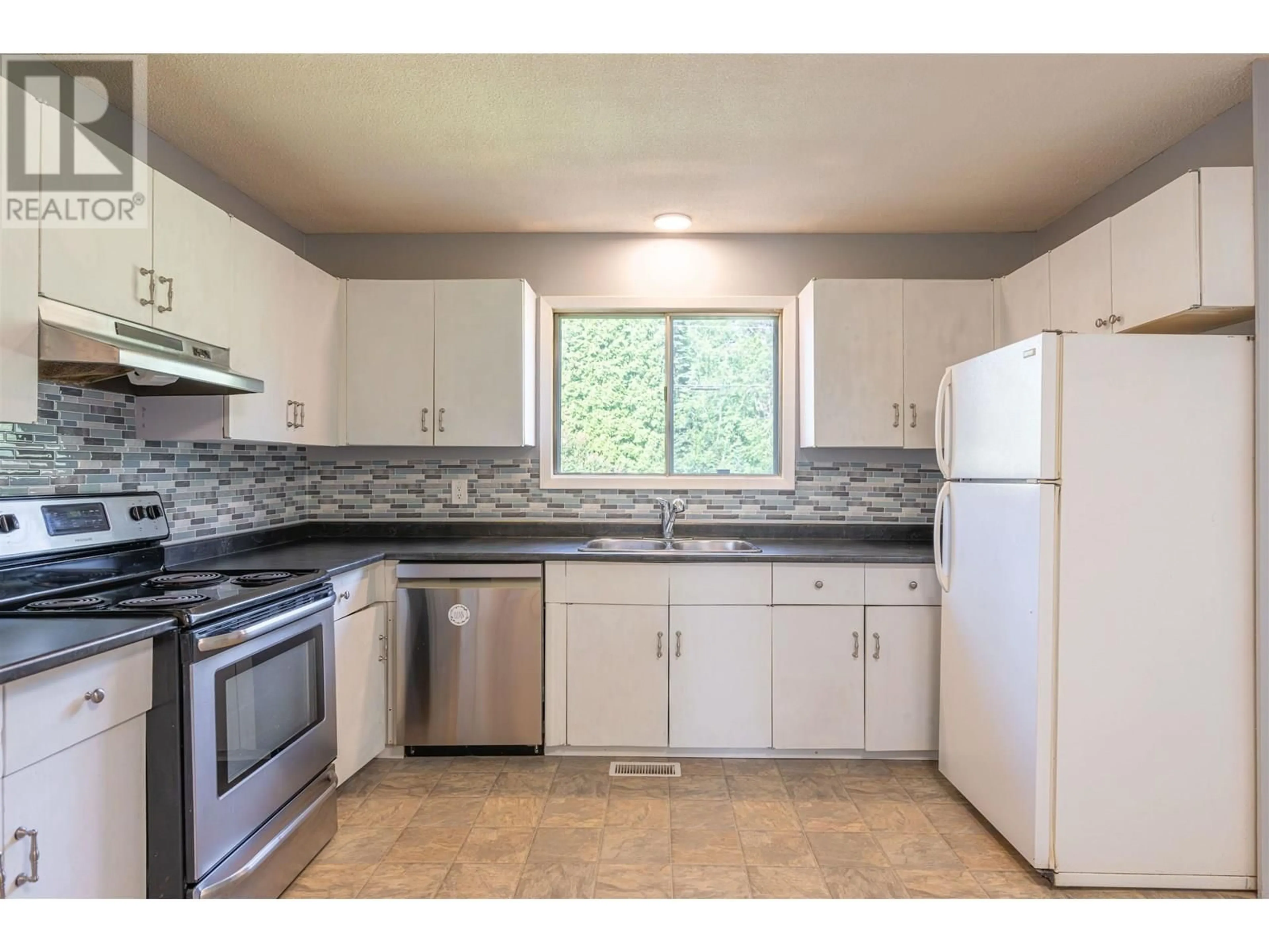 Standard kitchen, ceramic/tile floor for 7346 BEAR ROAD, Prince George British Columbia V2N5N7