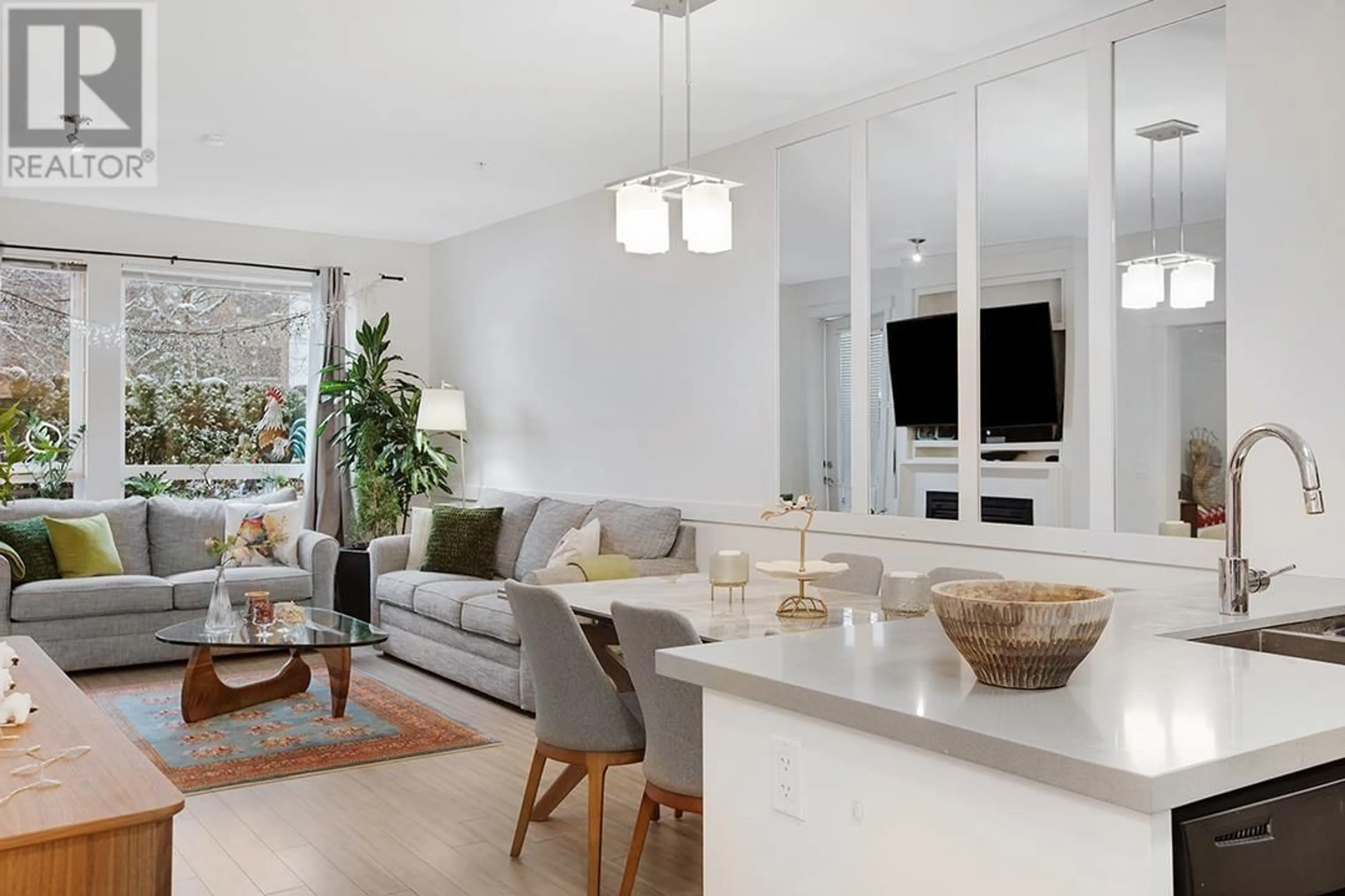 Open concept kitchen, unknown for 106 - 717 CHESTERFIELD AVENUE, North Vancouver British Columbia V7M3L8