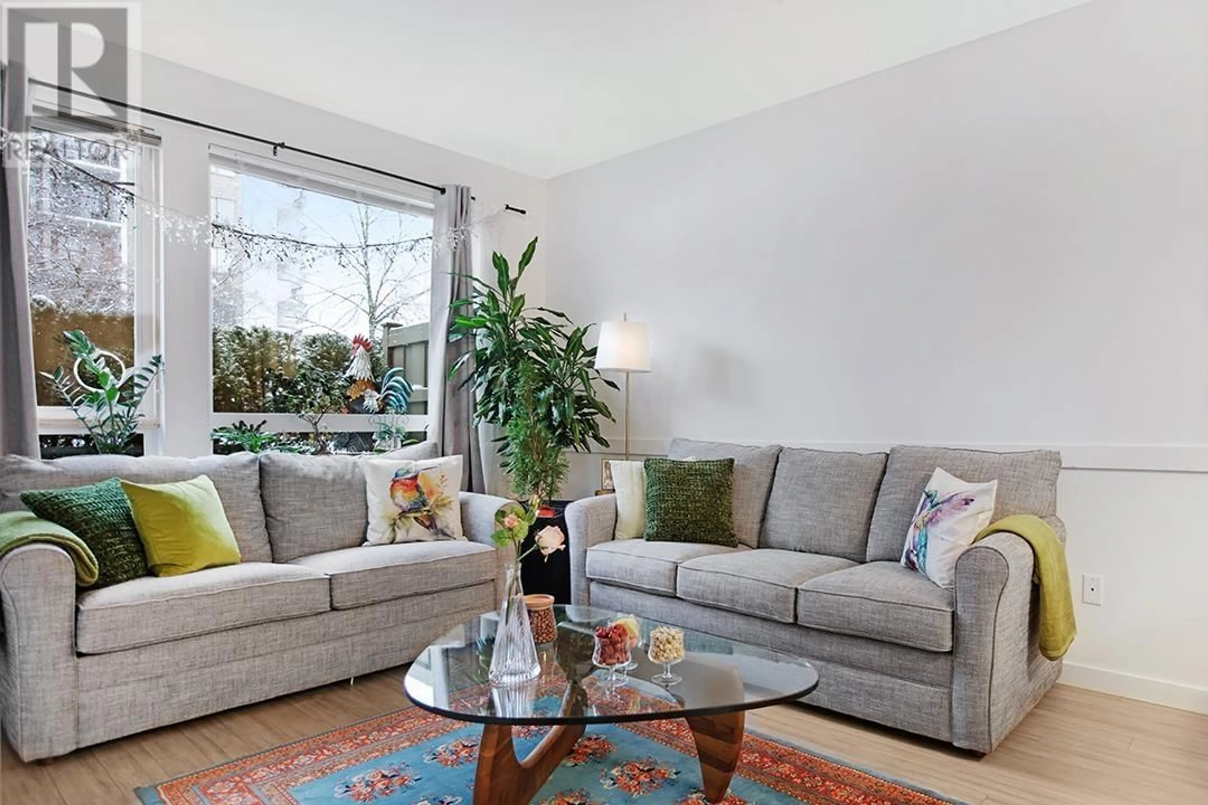 Living room with furniture, unknown for 106 - 717 CHESTERFIELD AVENUE, North Vancouver British Columbia V7M3L8