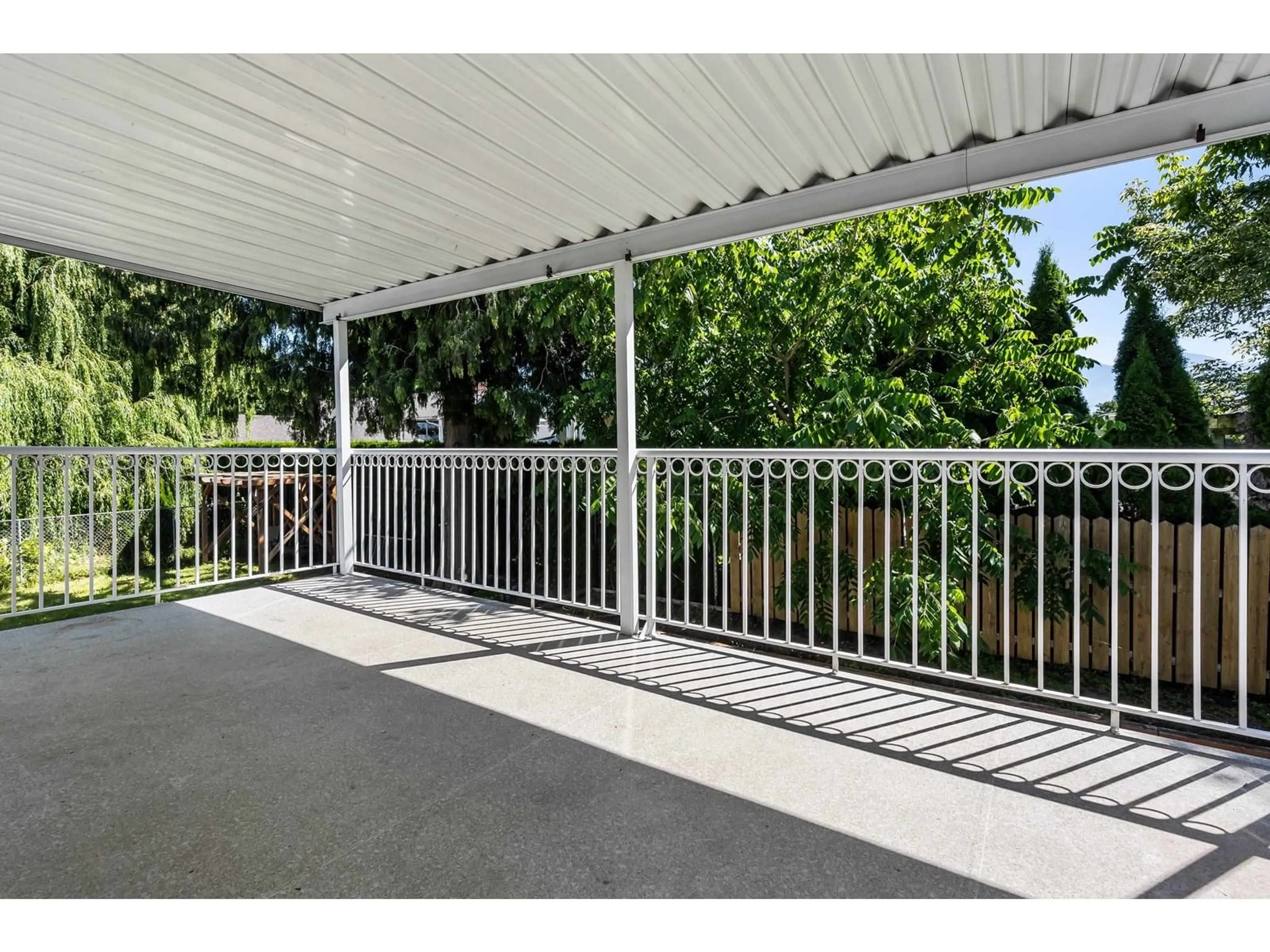 Patio, street for 46323 MAGNOLIA AVENUE, Chilliwack British Columbia V2P3J1
