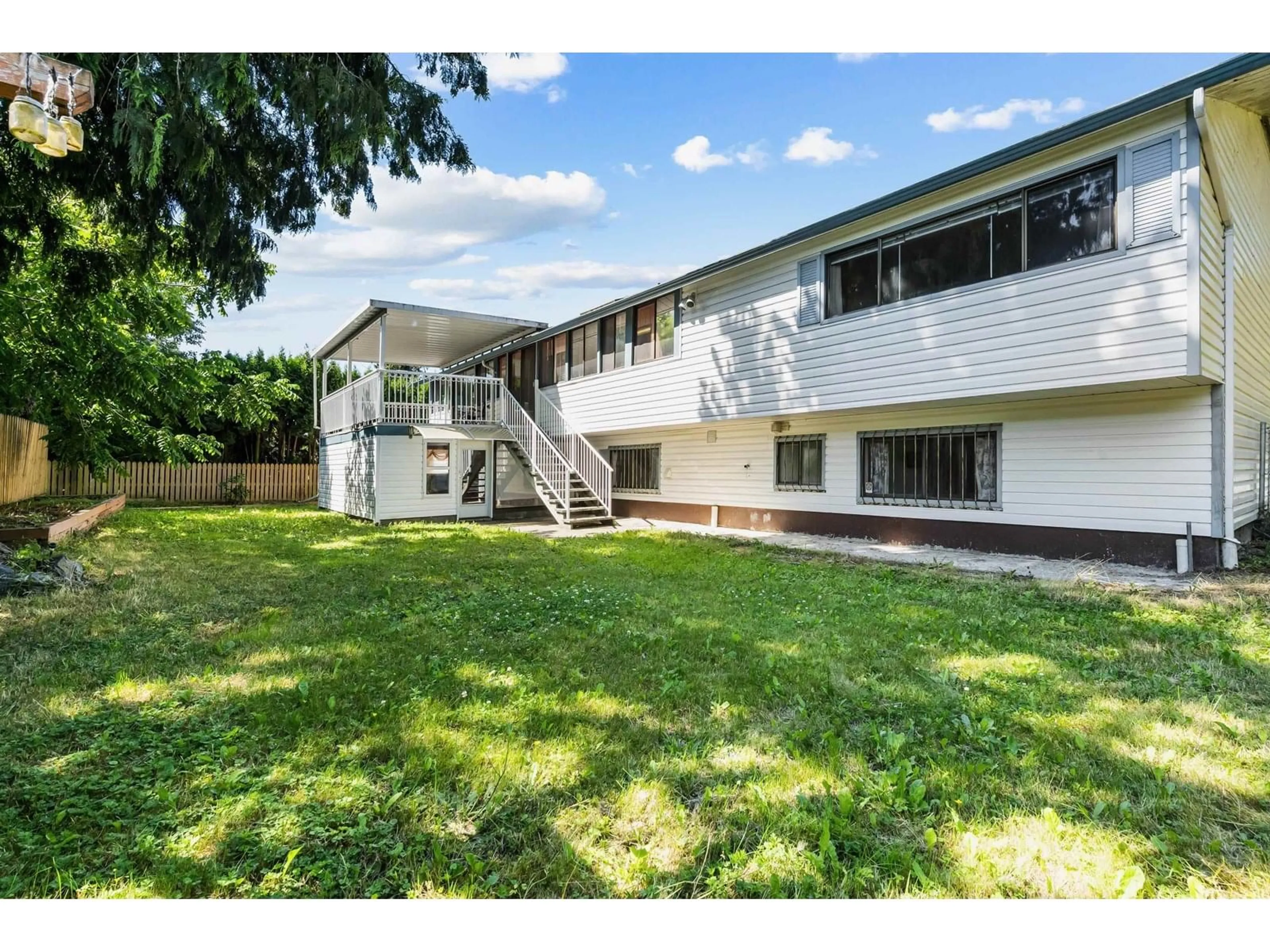 A pic from outside/outdoor area/front of a property/back of a property/a pic from drone, unknown for 46323 MAGNOLIA AVENUE, Chilliwack British Columbia V2P3J1