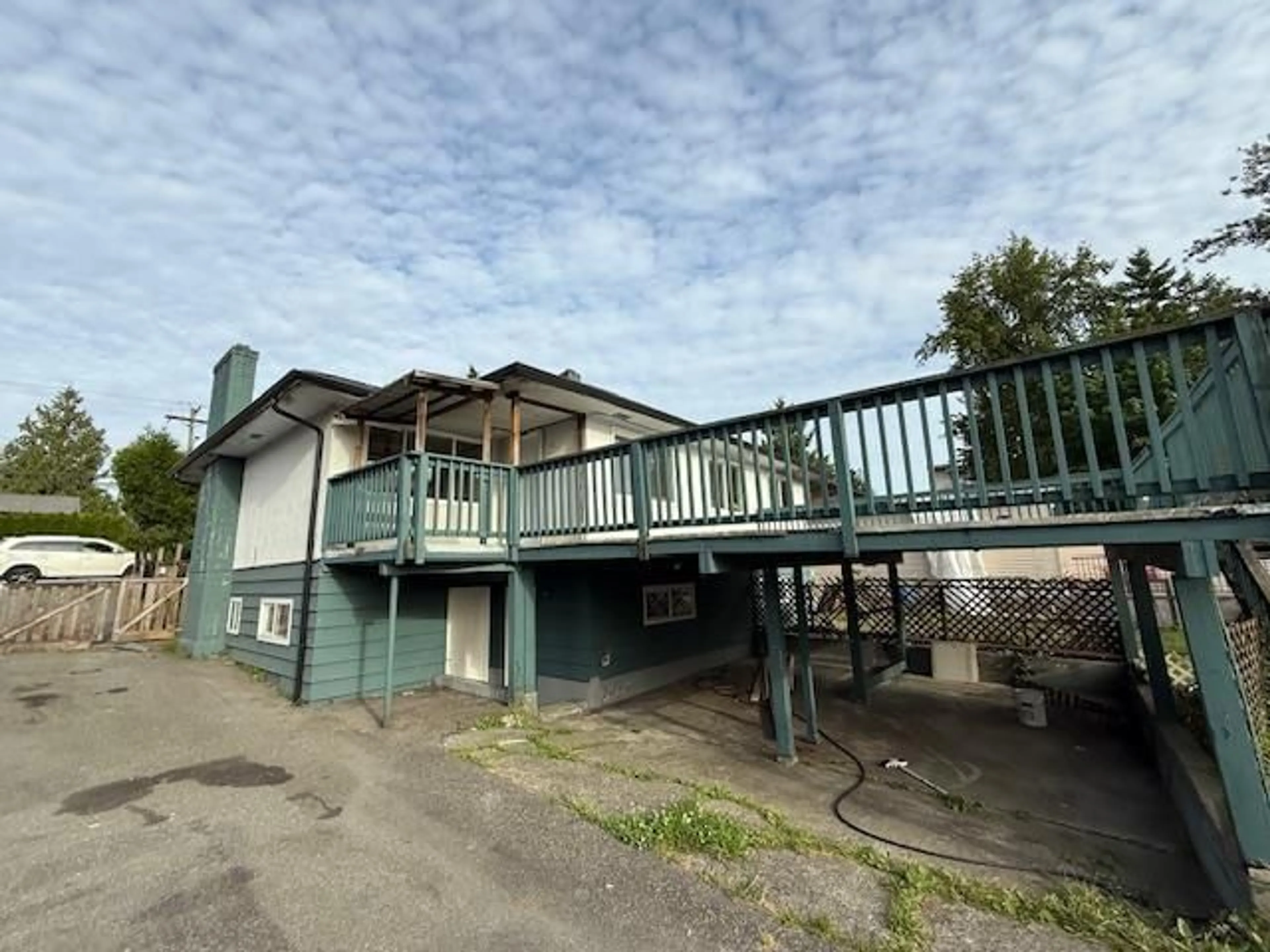 A pic from outside/outdoor area/front of a property/back of a property/a pic from drone, building for 10071 140, Surrey British Columbia V3T4M8
