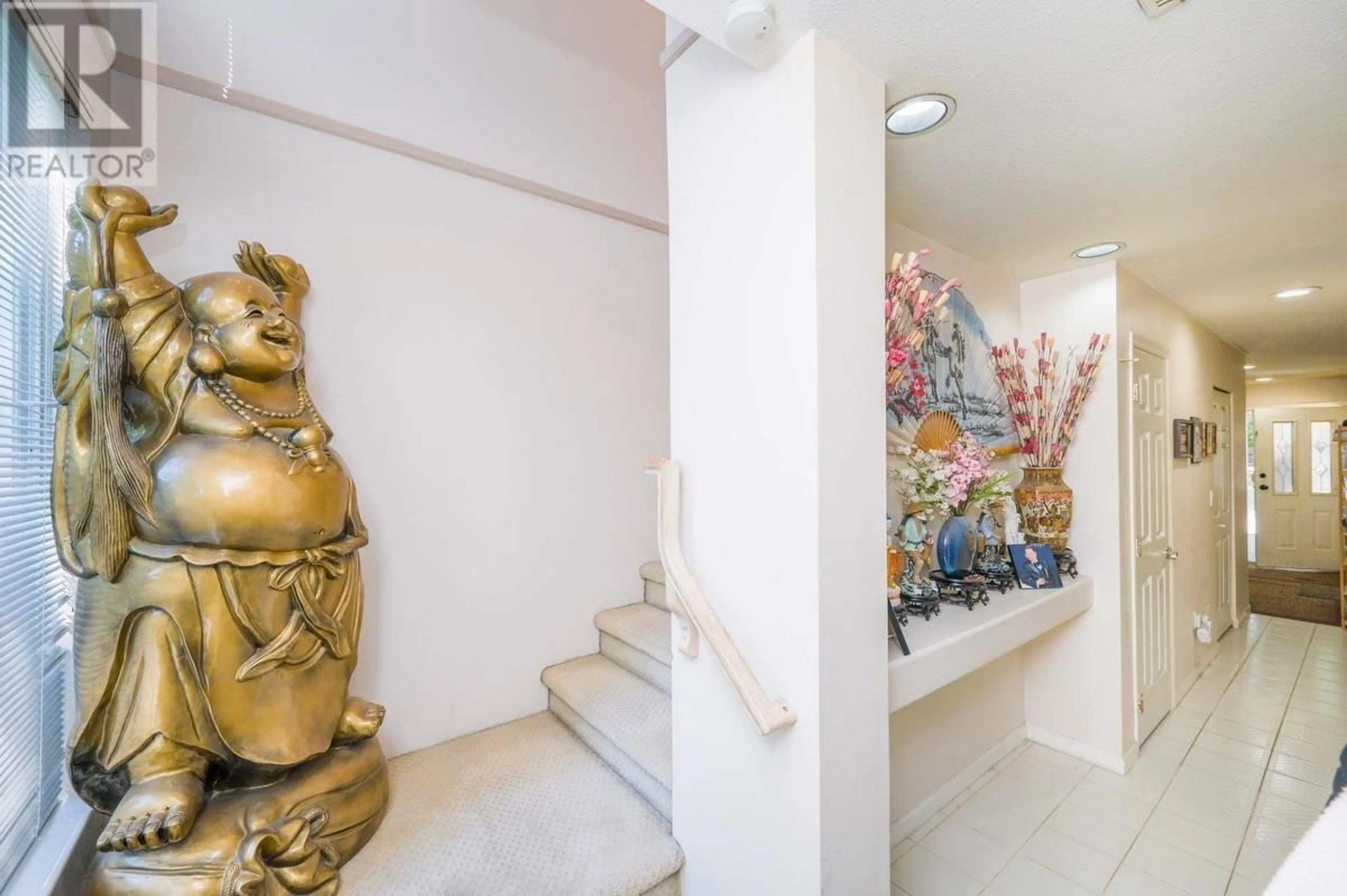 Indoor foyer for 12 - 3228 RALEIGH STREET, Port Coquitlam British Columbia V3C3J5