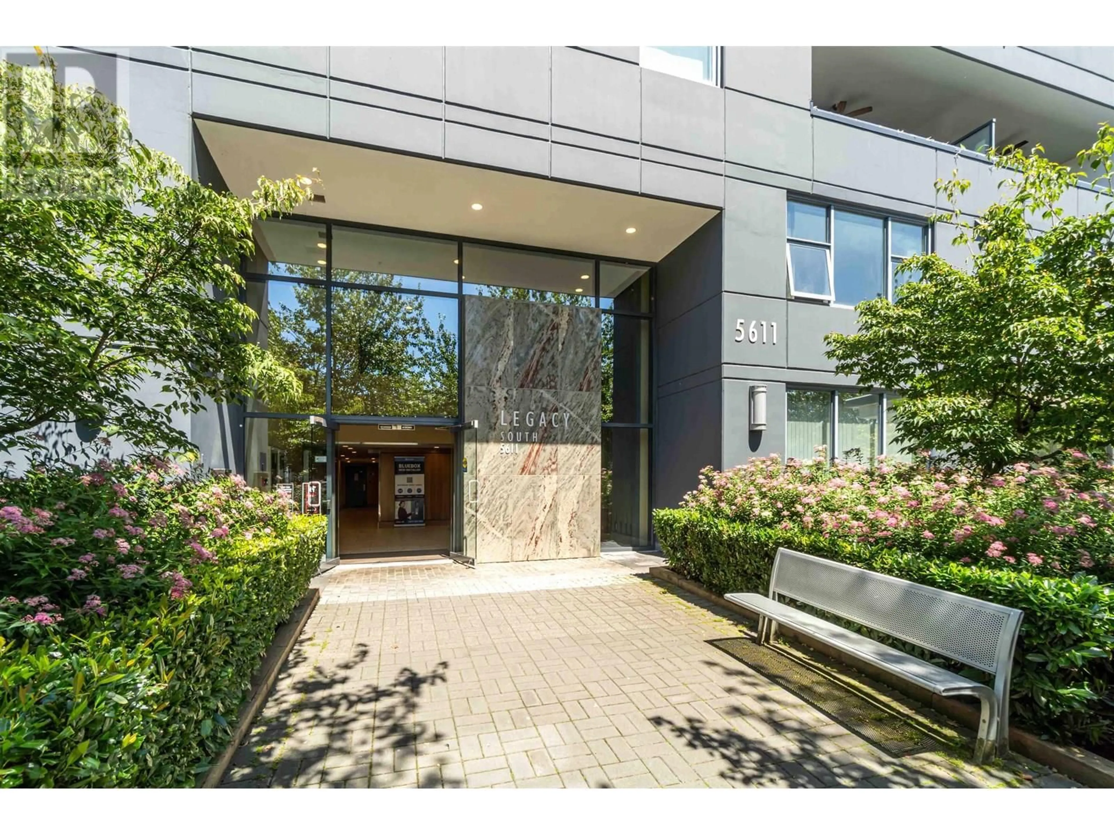 Indoor foyer for 2704 - 5611 GORING STREET, Burnaby British Columbia V5B0A3