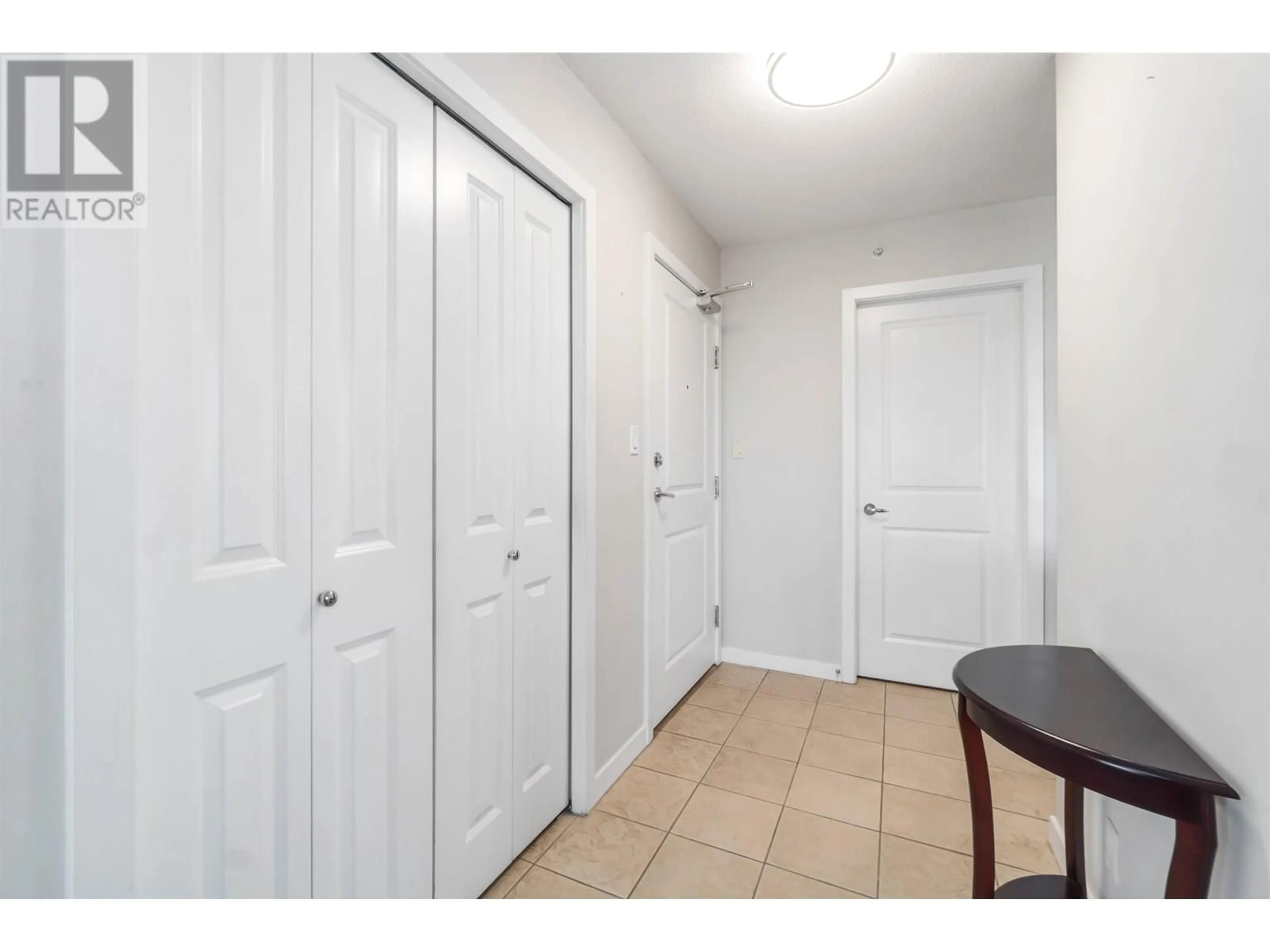 Indoor entryway for 2704 - 5611 GORING STREET, Burnaby British Columbia V5B0A3