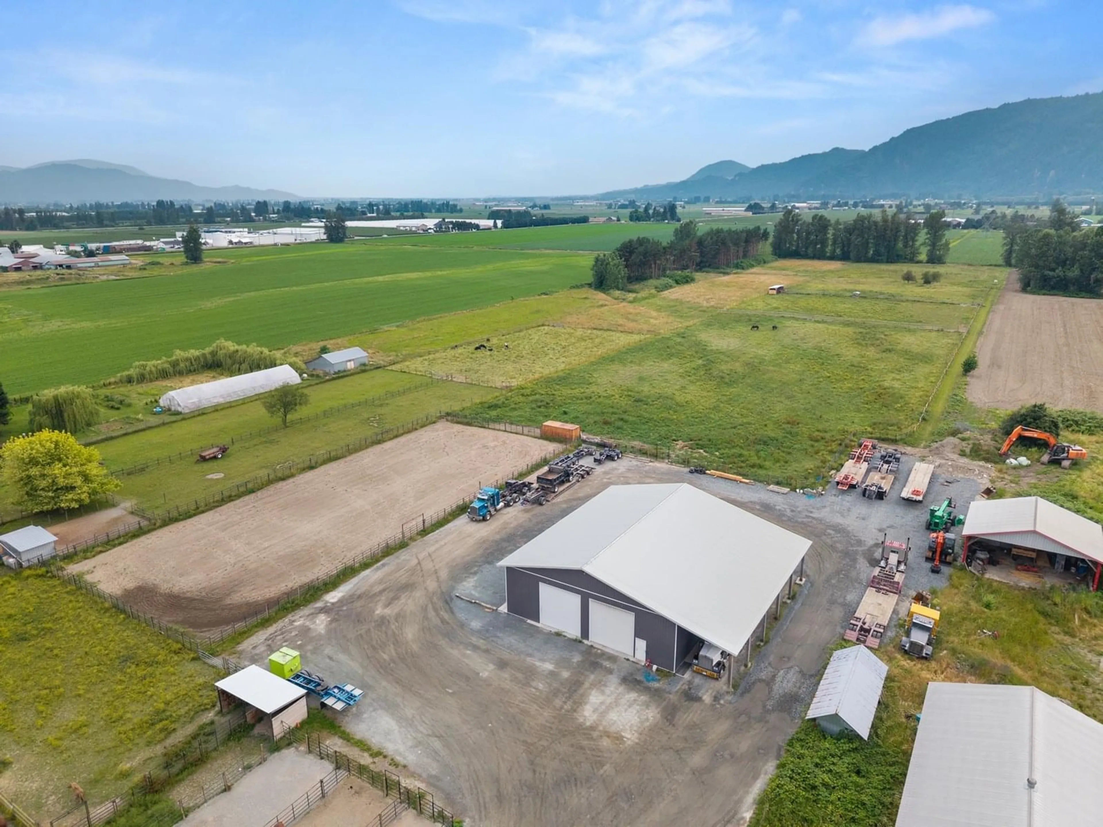 A pic from outside/outdoor area/front of a property/back of a property/a pic from drone, mountain view for 5063 BOUNDARY, Abbotsford British Columbia V3G2N4