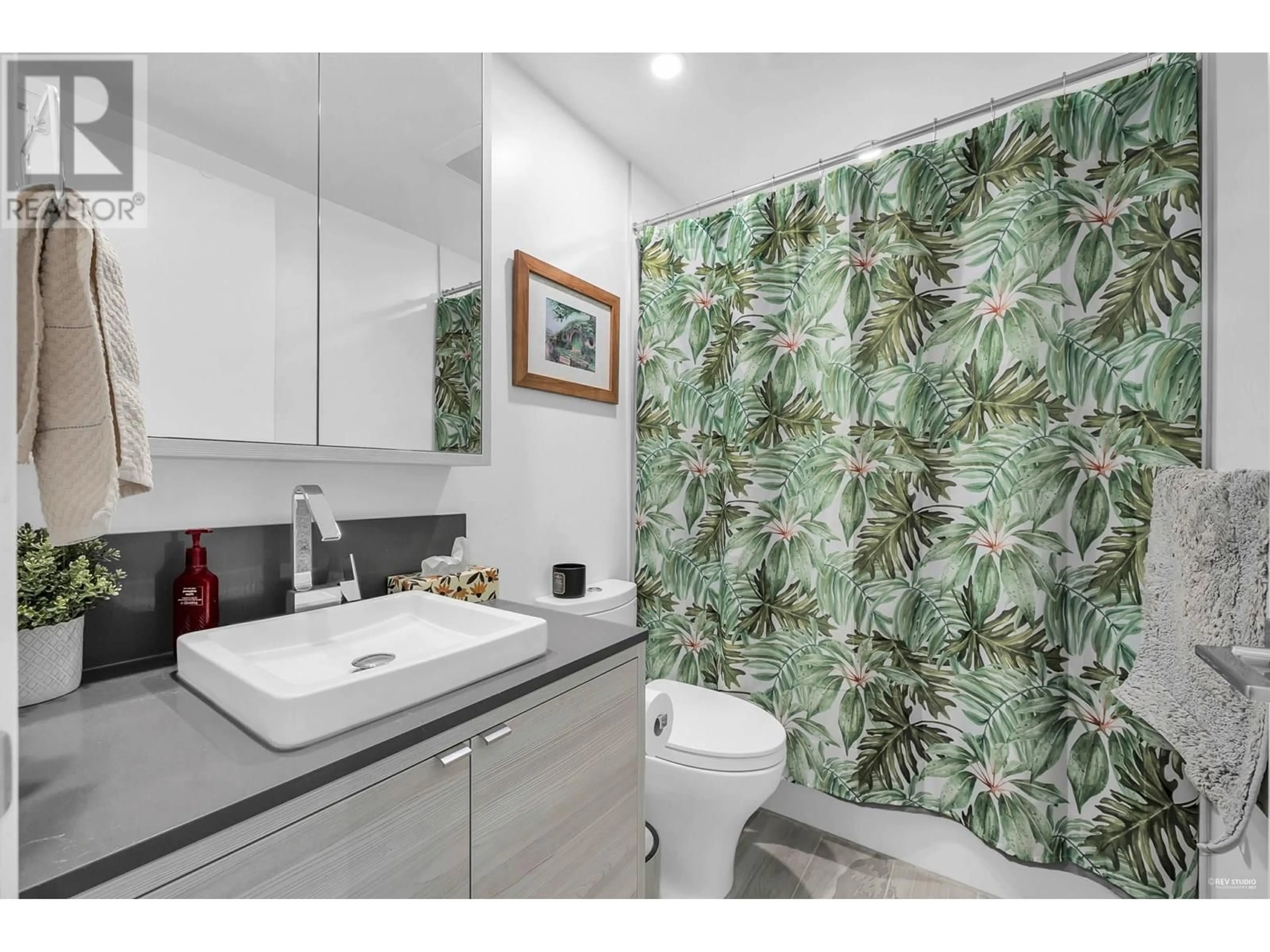 Standard bathroom, ceramic/tile floor for 1503 - 4488 JUNEAU STREET, Burnaby British Columbia V5C0M4