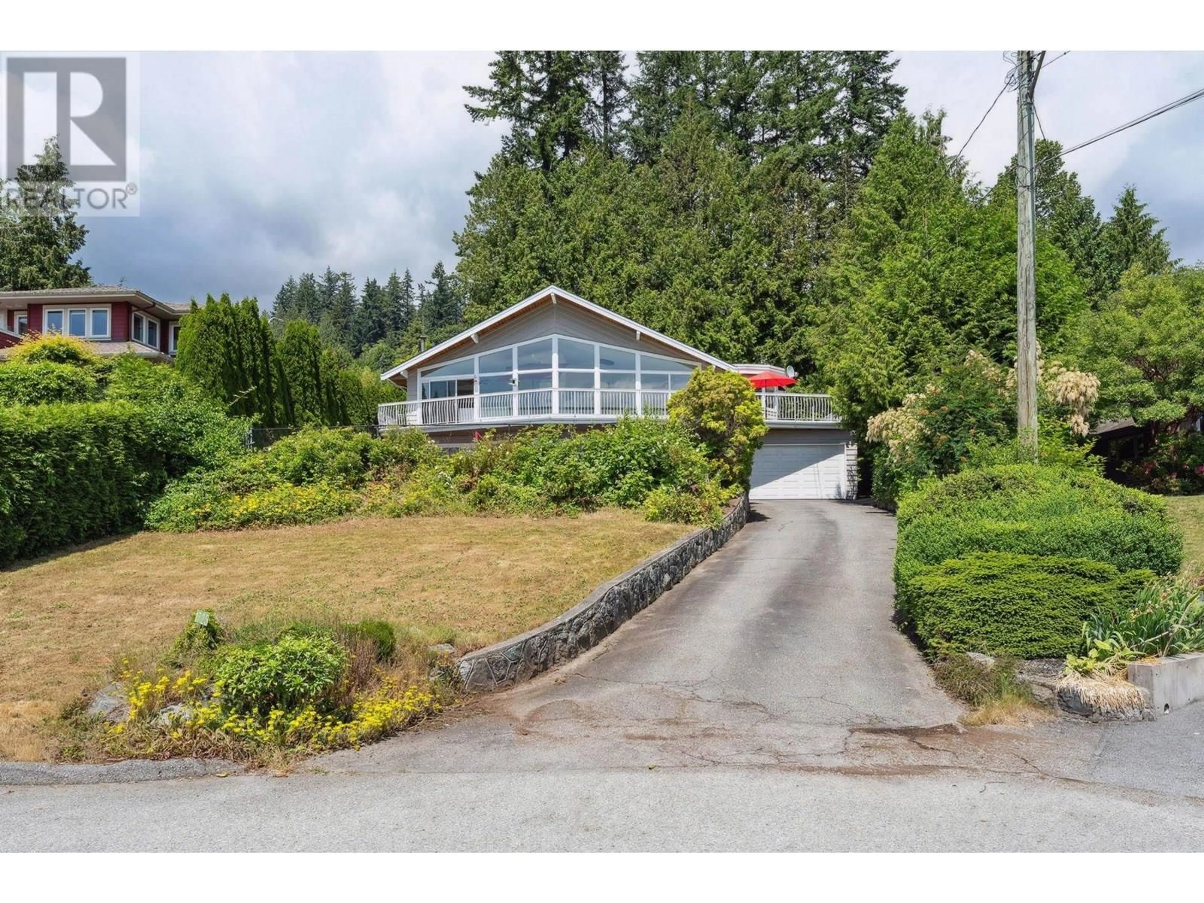 A pic from outside/outdoor area/front of a property/back of a property/a pic from drone, street for 1725 ROSEBERY AVENUE, West Vancouver British Columbia V7V2Z5